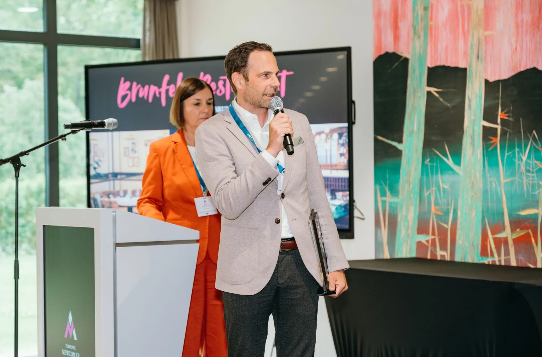 Holger Hanselmann, General Manager des Brunfels Hotels, freute sich über den 1. Platz in der Kategorie "Hotelgastronomie Konzern/Kette".