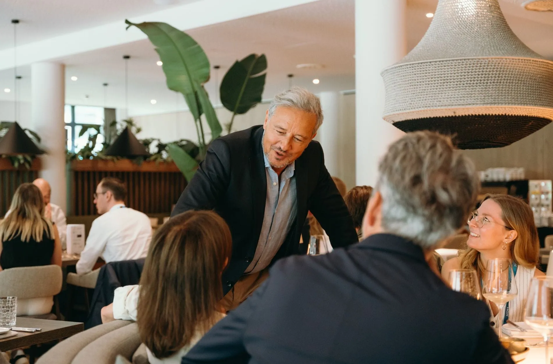 Celebrate & Connect: Drei-Gänge-Menü für alle Gewinner und Finalisten im Restaurant des Nouri Hotels.