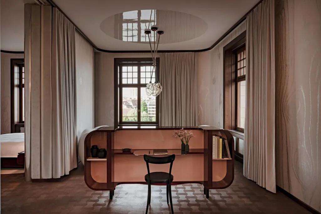 Neues Aush&auml;ngeschild: die 240 Quadratmeter gro&szlig;e Suite des Rois.