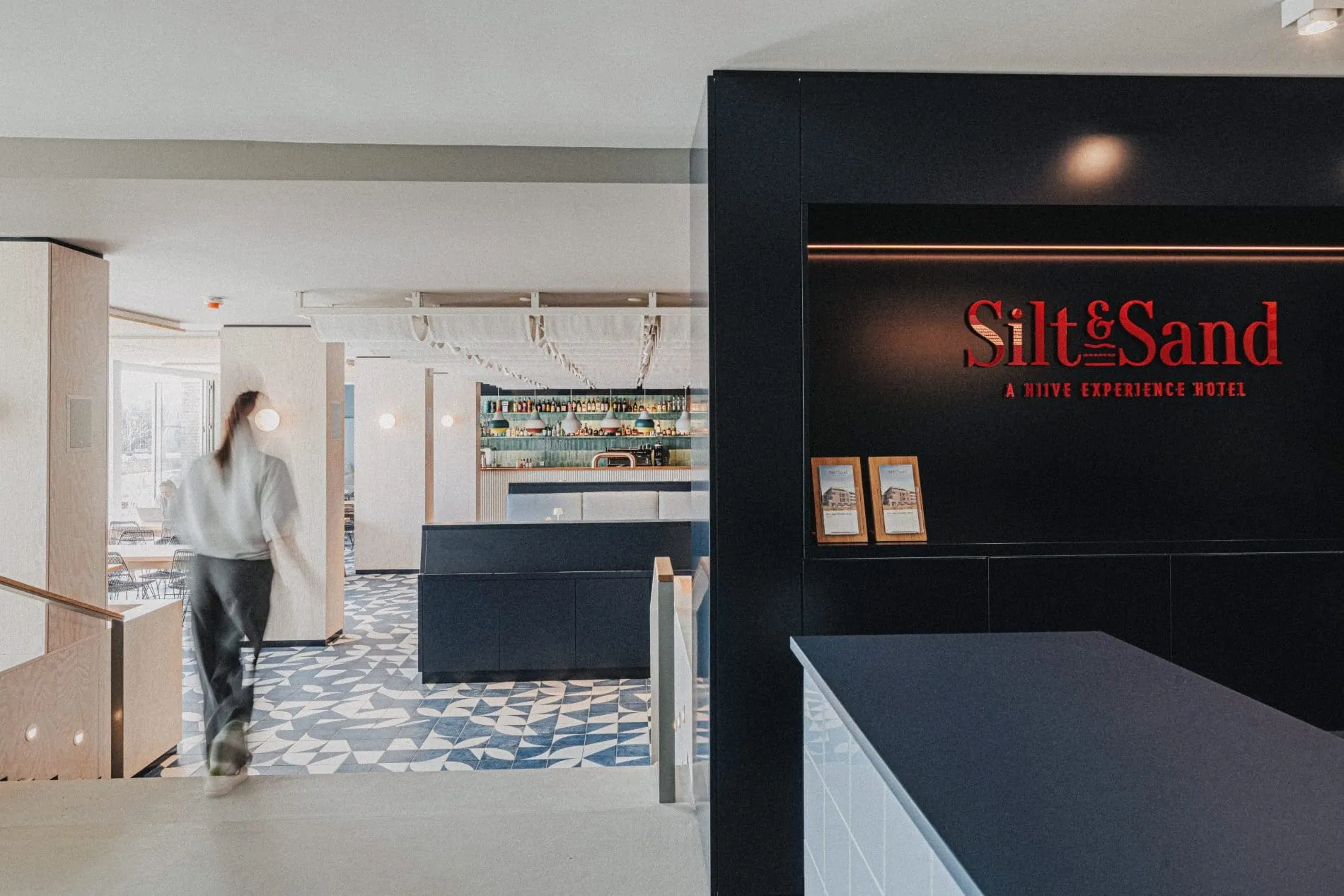 Weitläufig und hell: Übergang von der Lobby zum Bistro Salty.