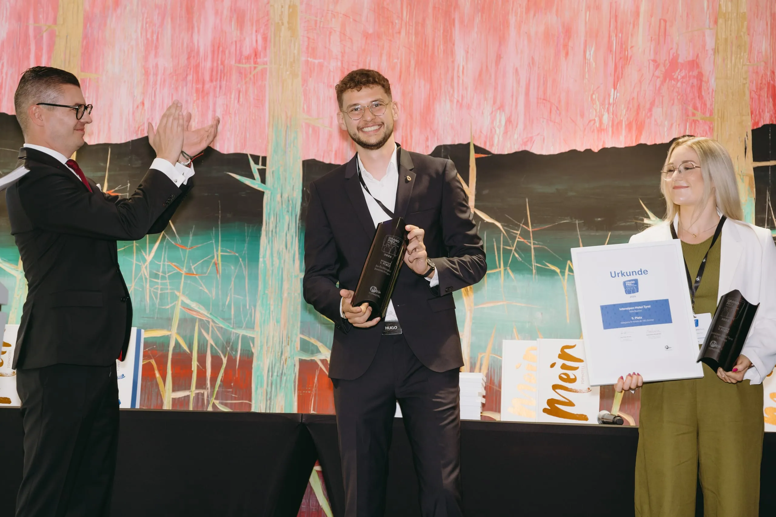 Die Preisverleihung des Grand Prix der Tagungshotellerie: In der Kategorie B – Tagungshotels mit mehr als 100 Zimmern konnte sich der Öschberghof in Donaueschingen bereits zum zweiten Mal in Folge den ersten Platz sichern.