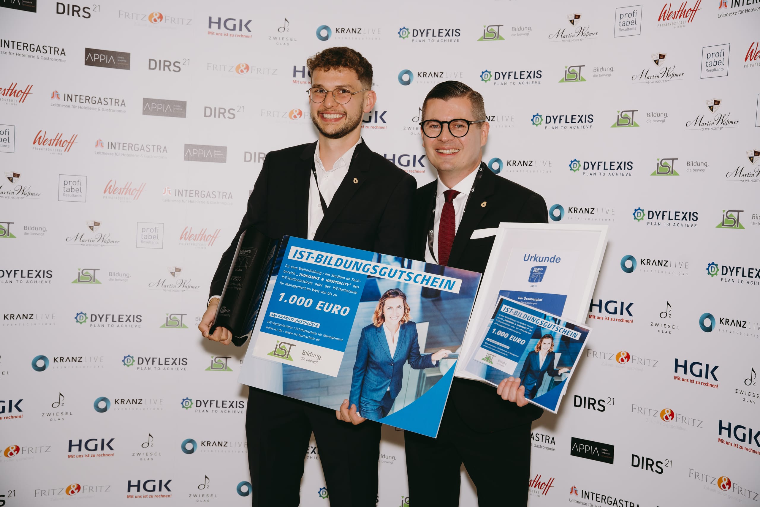 Die Preisverleihung des Grand Prix der Tagungshotellerie: In der Kategorie B – Tagungshotels mit mehr als 100 Zimmern konnte sich der Öschberghof in Donaueschingen bereits zum zweiten Mal in Folge den ersten Platz sichern.