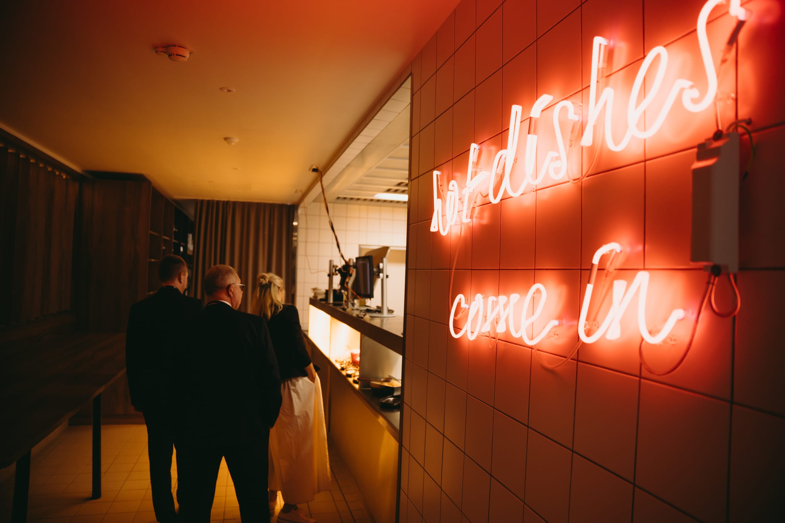 Nach der Siegerehrung konnten die Gäste den Abend bei einem exklusiven BBQ-Dinner mit unterschiedlichen Stationen und kühlen Getränken genießen.