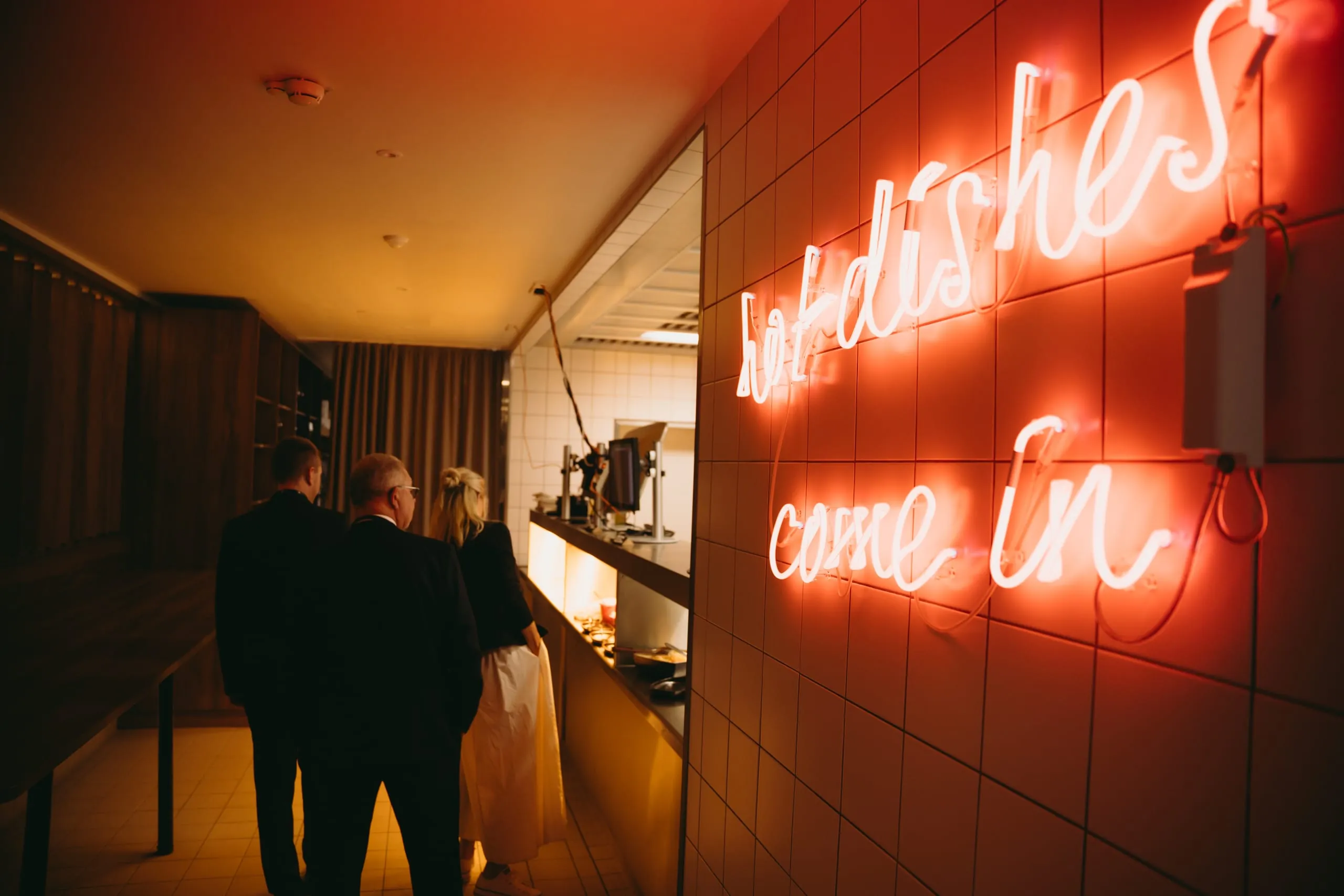 Nach der Siegerehrung konnten die Gäste den Abend bei einem exklusiven BBQ-Dinner mit unterschiedlichen Stationen und kühlen Getränken genießen.