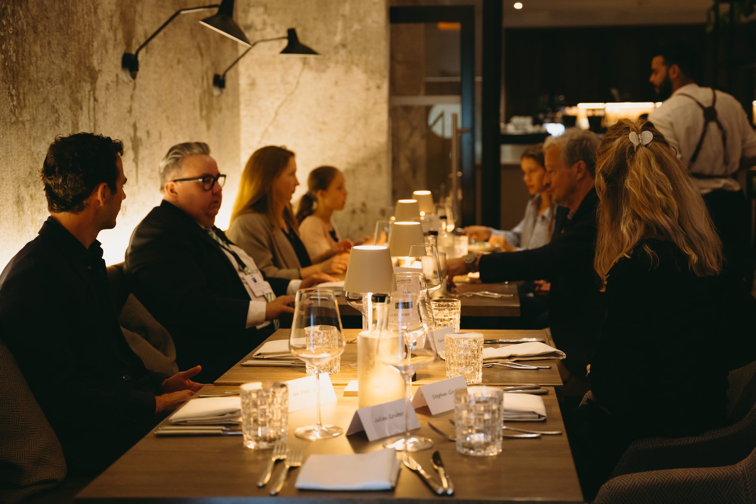 Nach der Siegerehrung konnten die Gäste den Abend bei einem exklusiven BBQ-Dinner mit unterschiedlichen Stationen und kühlen Getränken genießen.