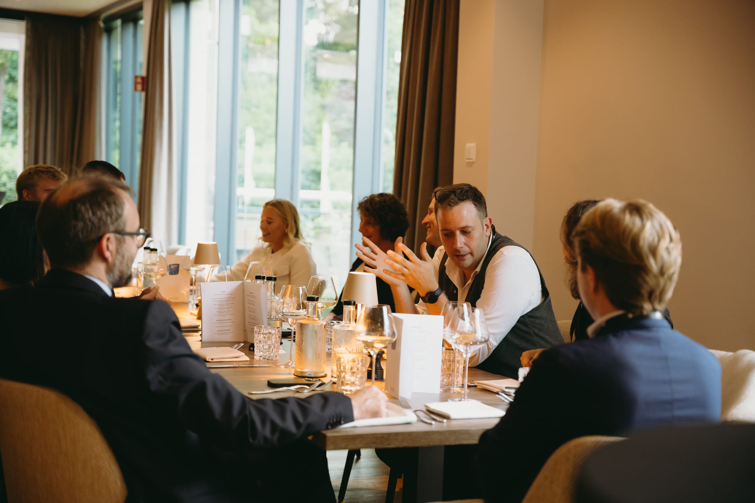 Nach der Siegerehrung konnten die Gäste den Abend bei einem exklusiven BBQ-Dinner mit unterschiedlichen Stationen und kühlen Getränken genießen.