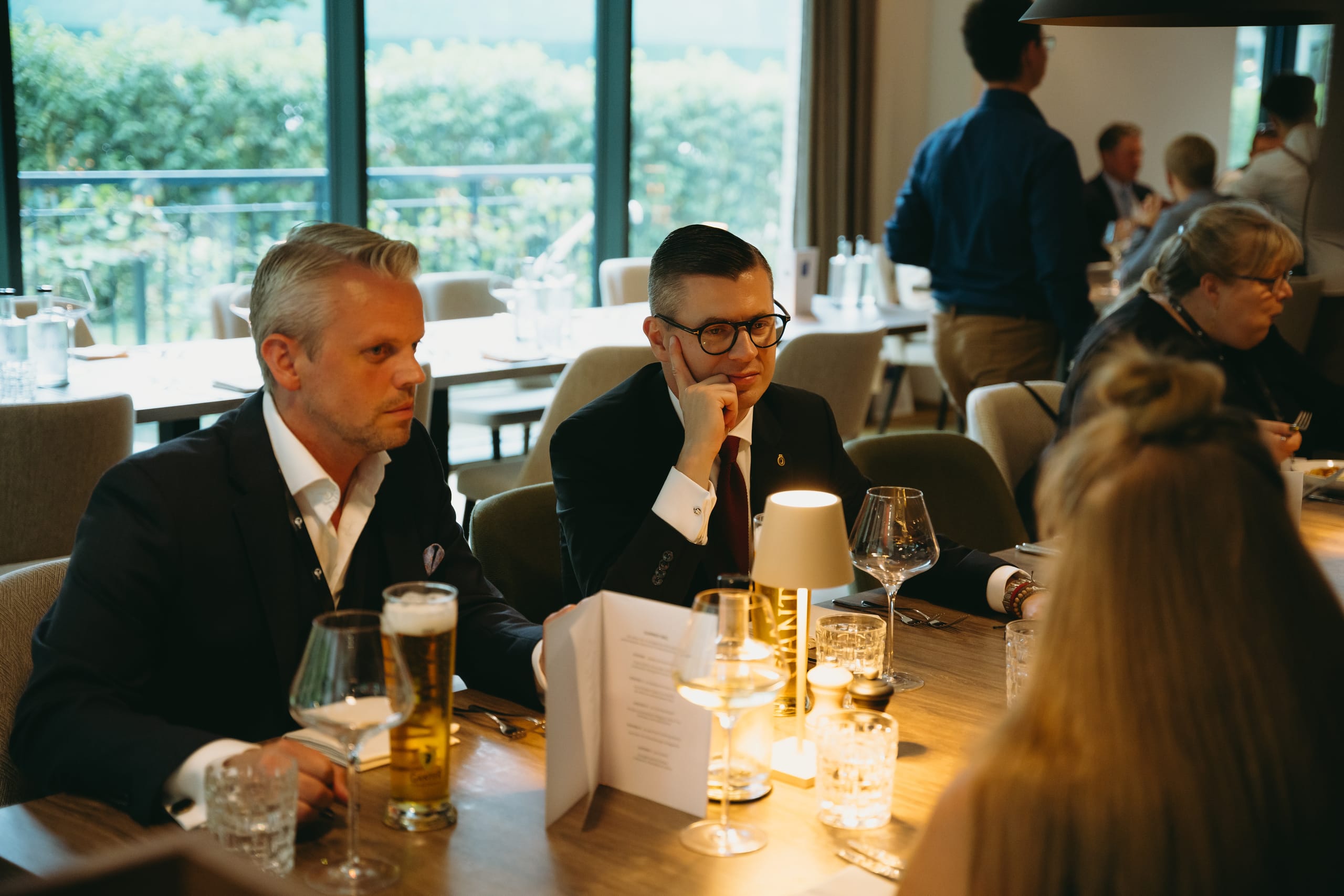 Nach der Siegerehrung konnten die Gäste den Abend bei einem exklusiven BBQ-Dinner mit unterschiedlichen Stationen und kühlen Getränken genießen.