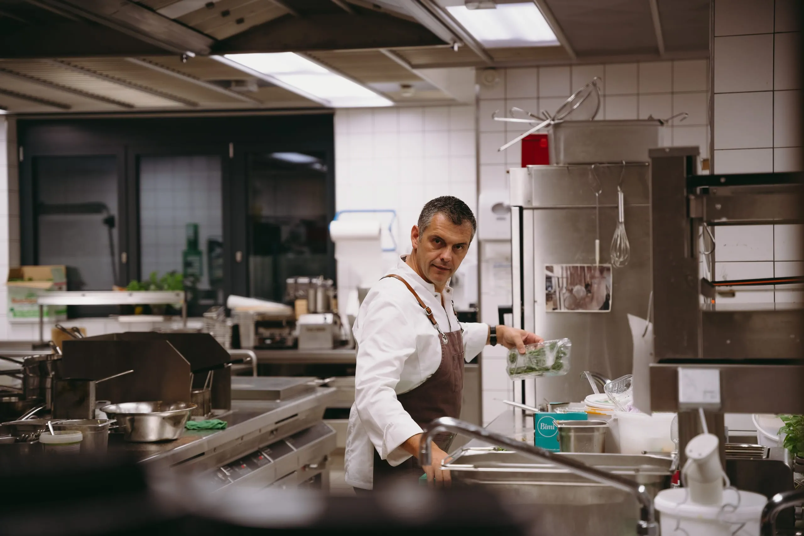 Nach der Siegerehrung konnten die Gäste den Abend bei einem exklusiven BBQ-Dinner mit unterschiedlichen Stationen und kühlen Getränken genießen.