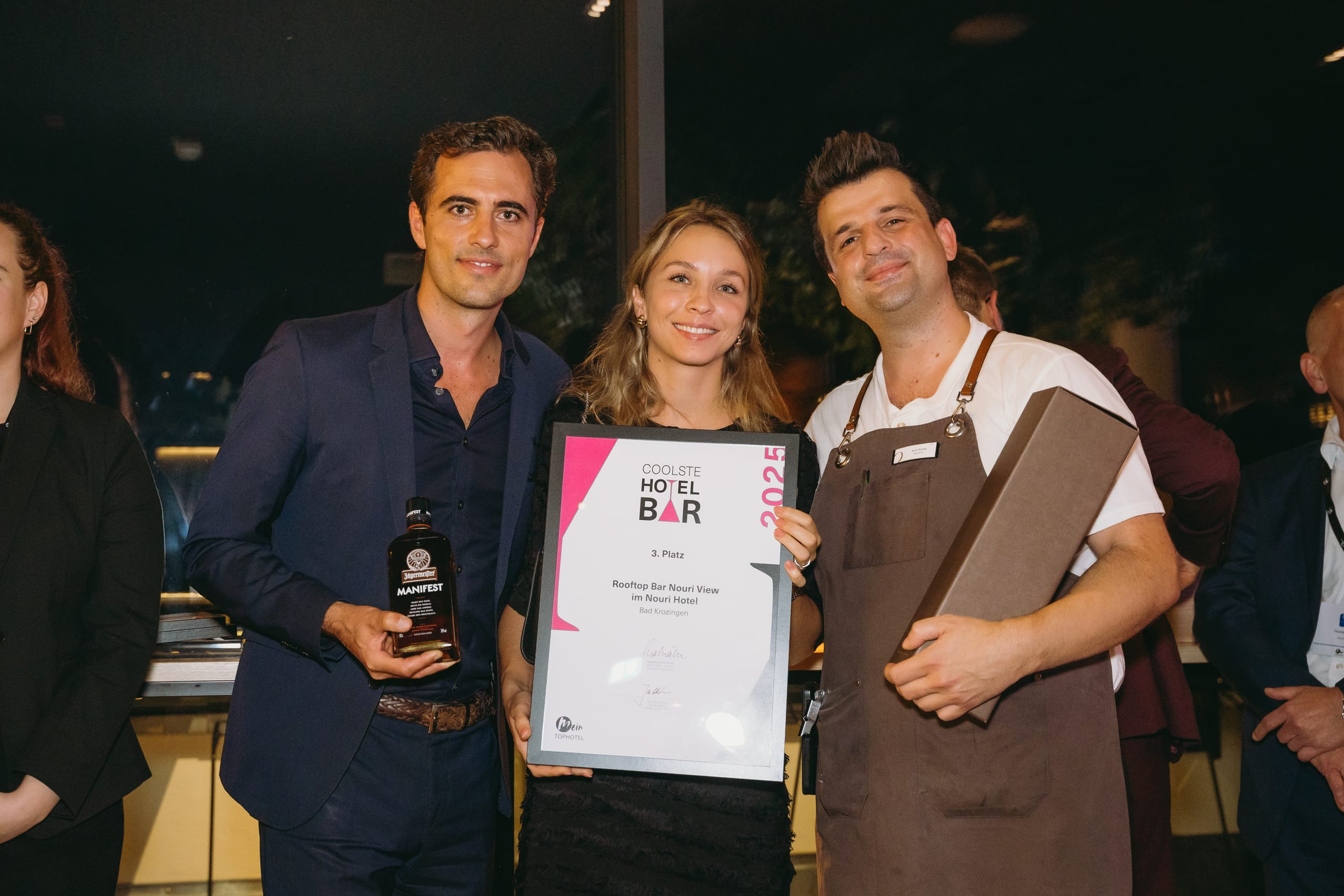 Locationwechsel in die Nouri Bar: Erstmalig verlieh Mein Tophotel in diesem Jahr den Award „Coolste Hotelbar 2025“, über den im Vorfeld per Online-Voting abgestimmt werden konnte. Der dritte Platz ging an das Gastgeber-Hotel.