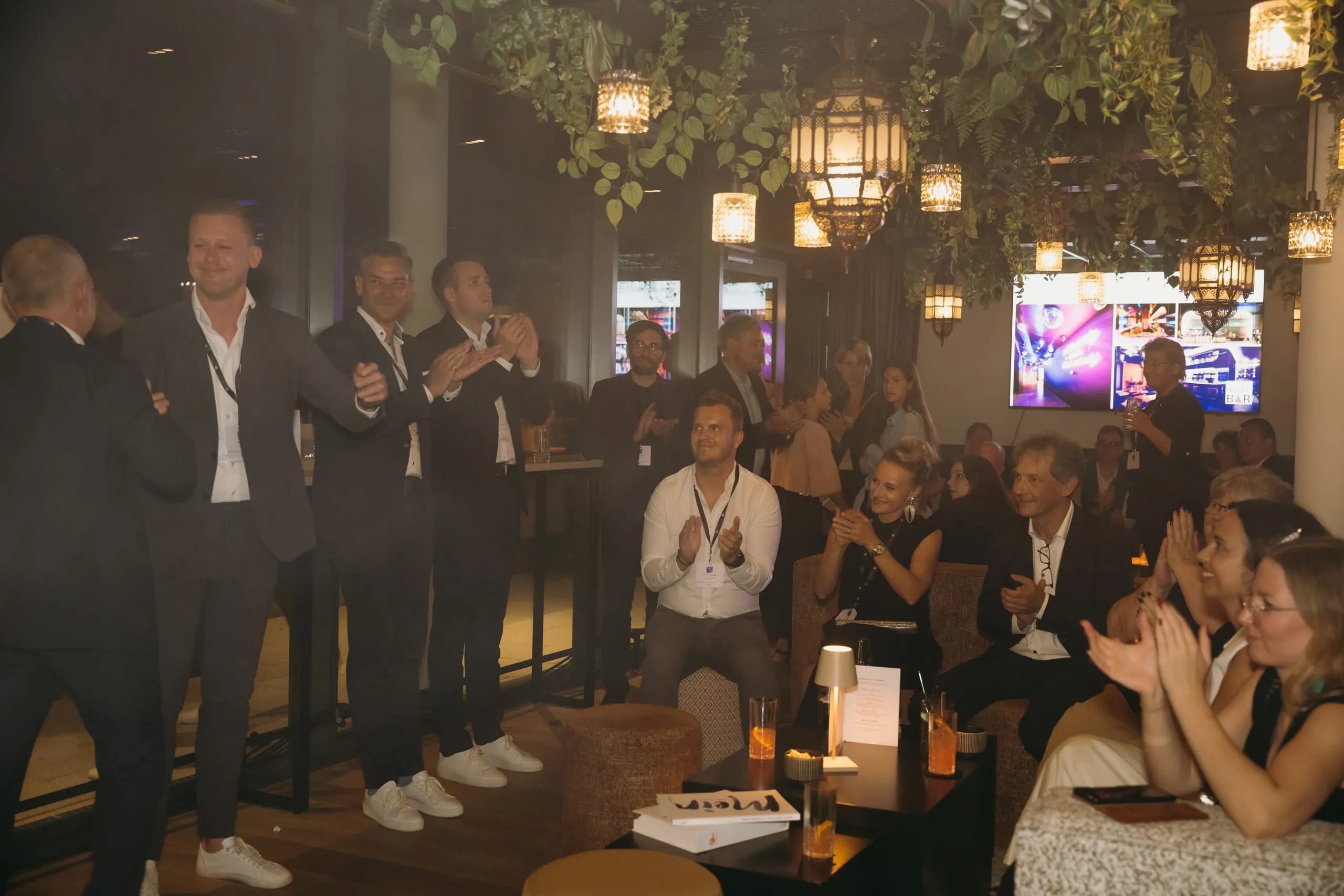 Locationwechsel in die Nouri Bar: Erstmalig verlieh Mein Tophotel in diesem Jahr den Award „Coolste Hotelbar 2025“, über den im Vorfeld per Online-Voting abgestimmt werden konnte.