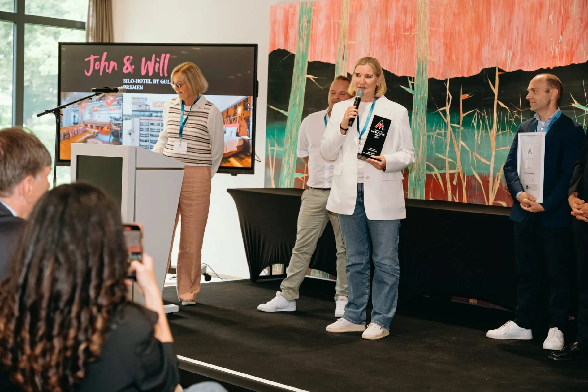 Babette Kierchhoff vom John & Will Silo-Hotel bedankte sich für den Award.