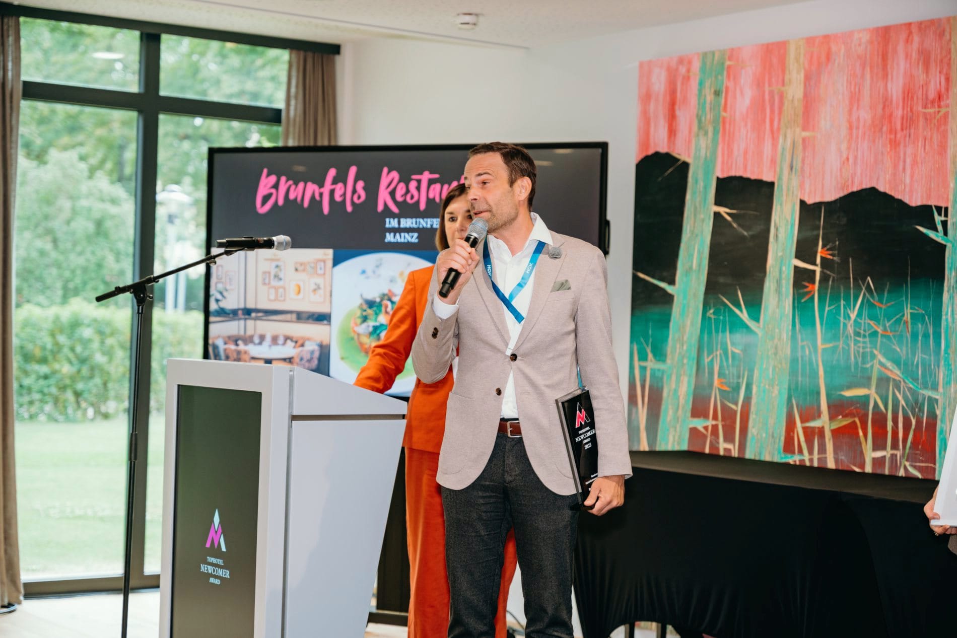 Holger Hanselmann, General Manager des Brunfels Hotels, freute sich über den 1. Platz in der Kategorie "Hotelgastronomie Konzern/Kette".