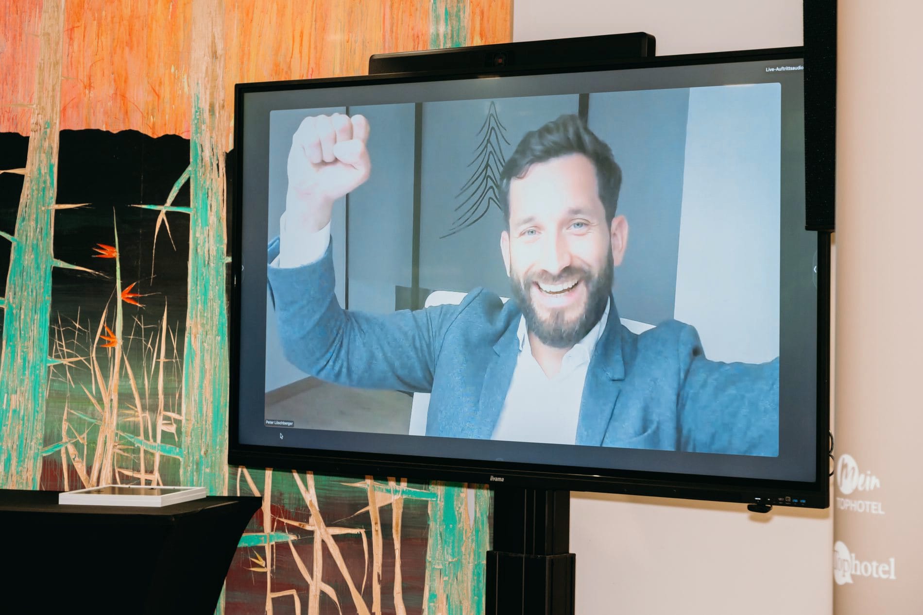 In der Kategorie "Hotelgastronomie Privat" ging der Preis an das Fine-Dining-Restaurant silva – Taste the Forest im Naturhotel Forsthofgut in Leogang. Peter Löschberger, stellvertretender Hoteldirektor, freute sich sichtlich.