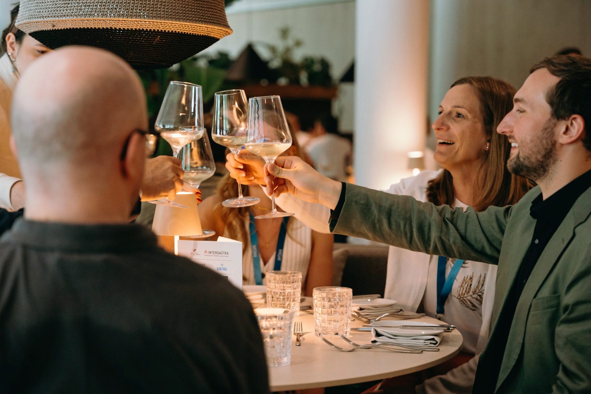Celebrate & Connect: Drei-Gänge-Menü für alle Gewinner und Finalisten im Restaurant des Nouri Hotels.