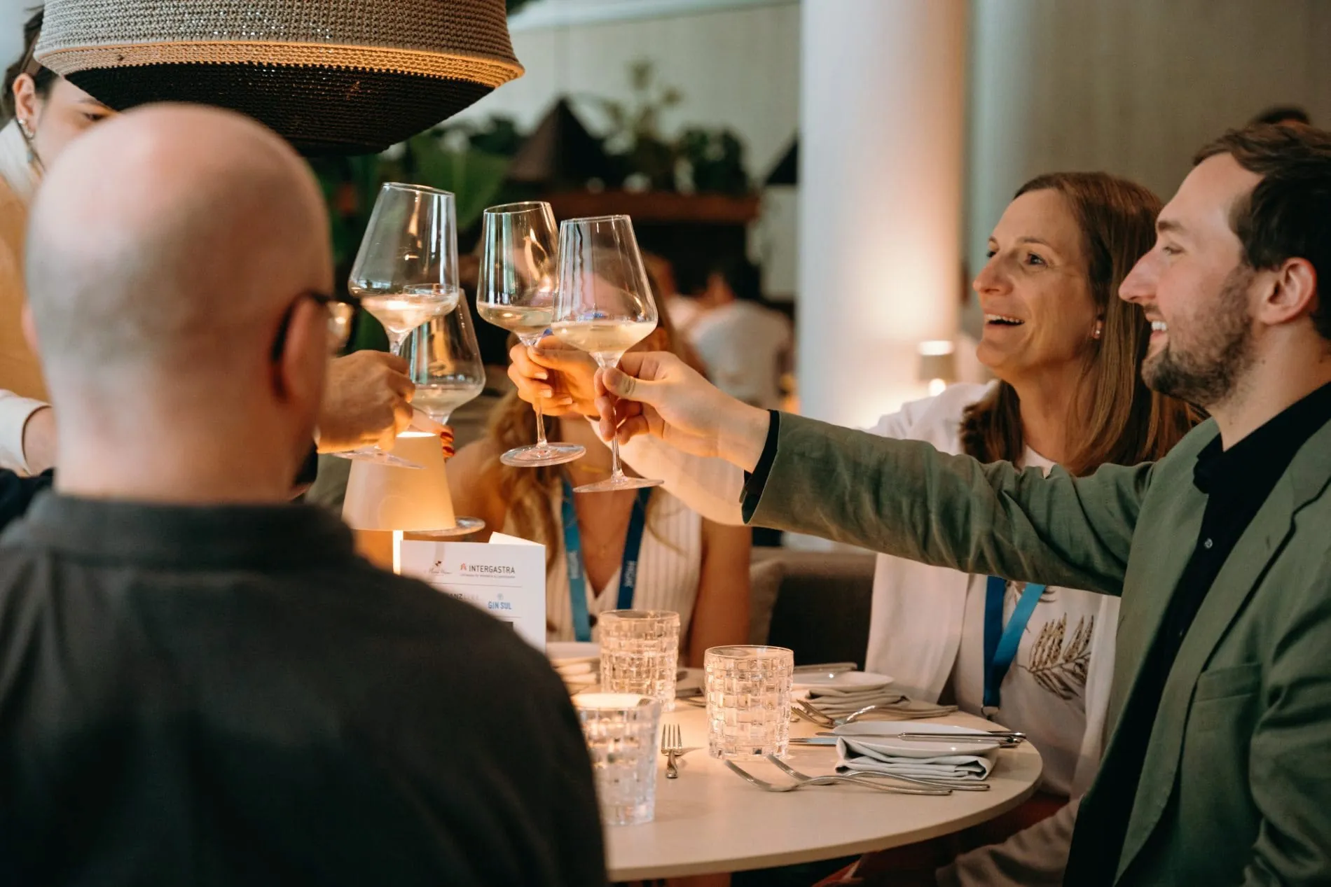 Celebrate & Connect: Drei-Gänge-Menü für alle Gewinner und Finalisten im Restaurant des Nouri Hotels.
