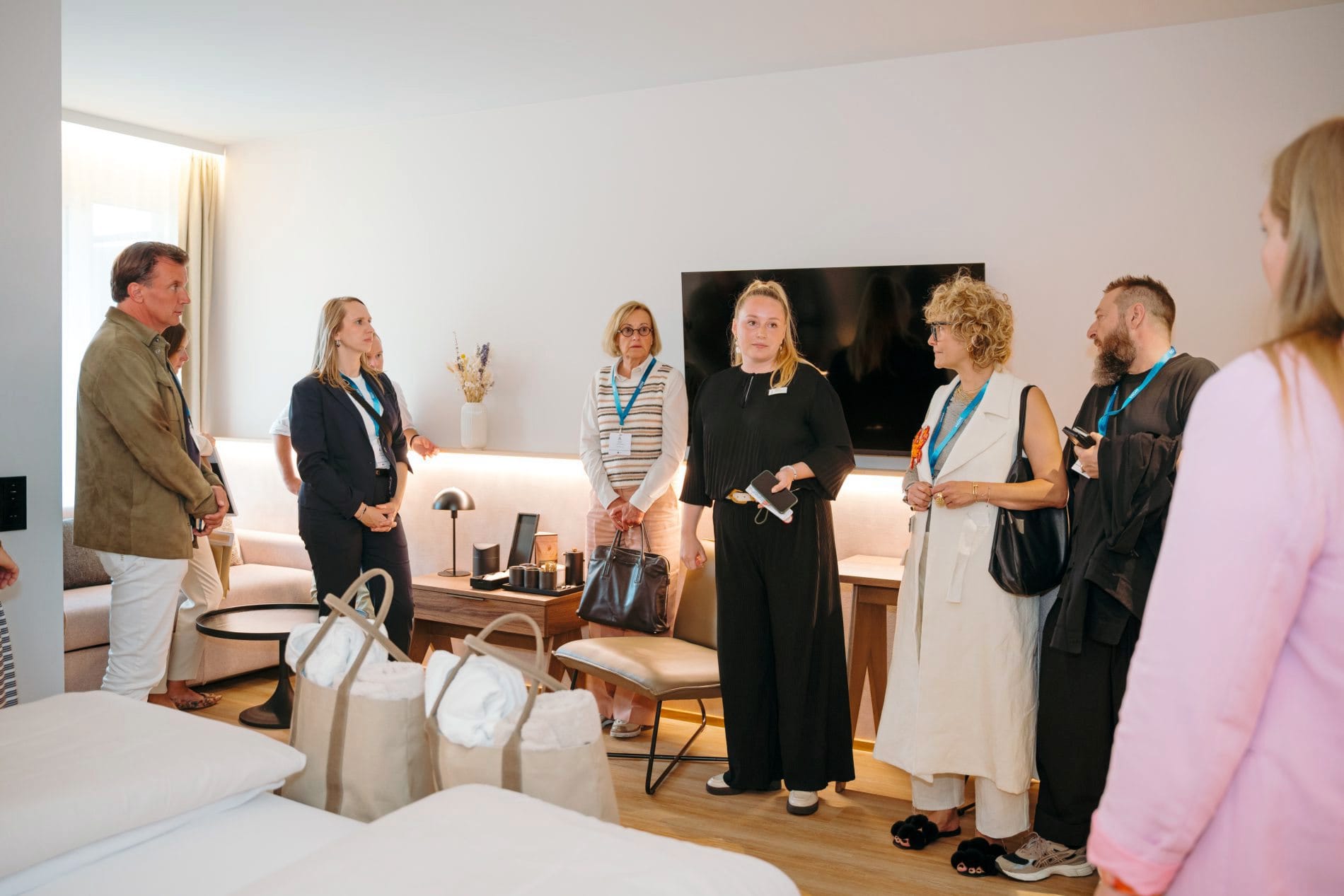 Nachmittagsprogramm: Eine Hausführung durch das Nouri Hotel.