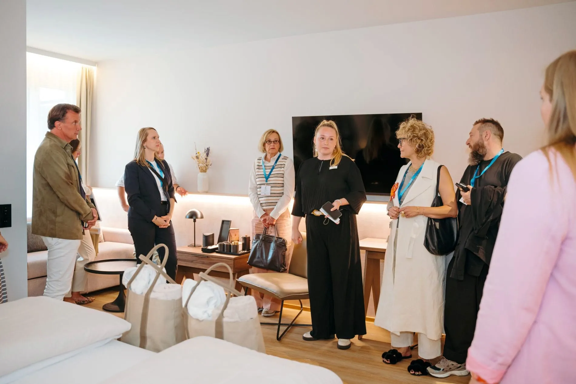 Nachmittagsprogramm: Eine Hausführung durch das Nouri Hotel.