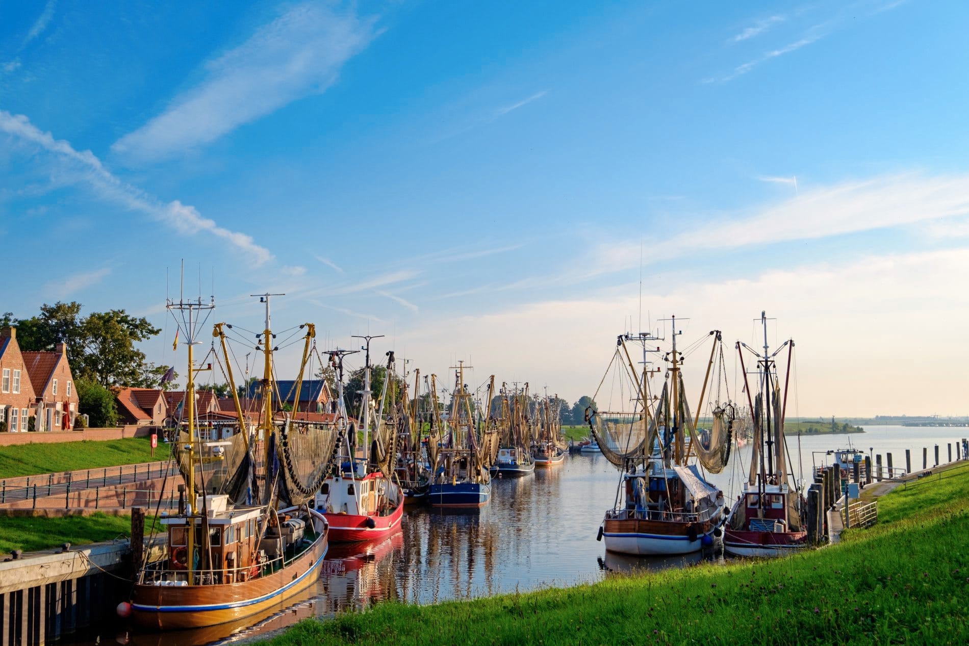 Beliebte Urlaubsorte, wie beispielsweise Greetsiel in Ostfriesland, sind besonders bei Touristen nachgefragt.