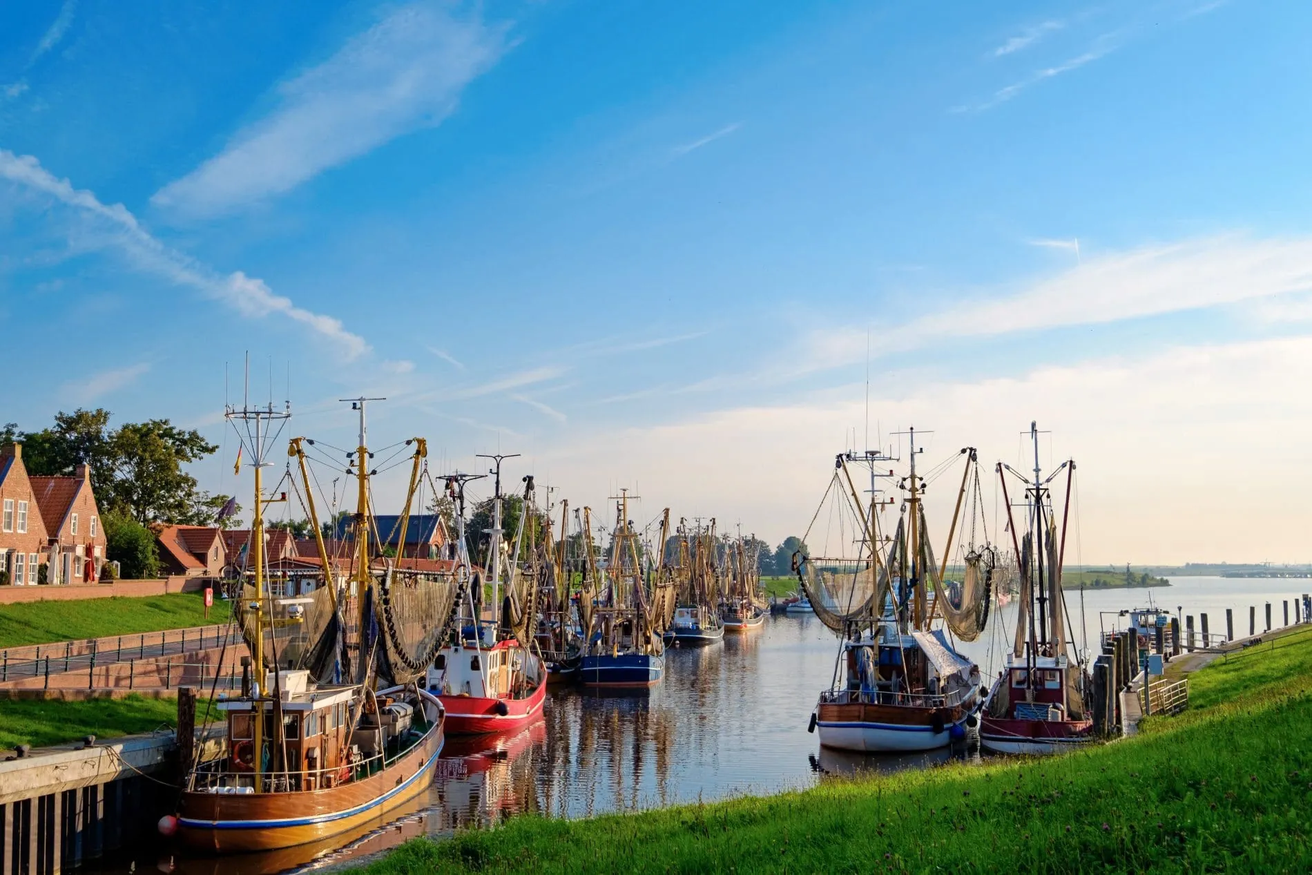 Beliebte Urlaubsorte, wie beispielsweise Greetsiel in Ostfriesland, sind besonders bei Touristen nachgefragt.