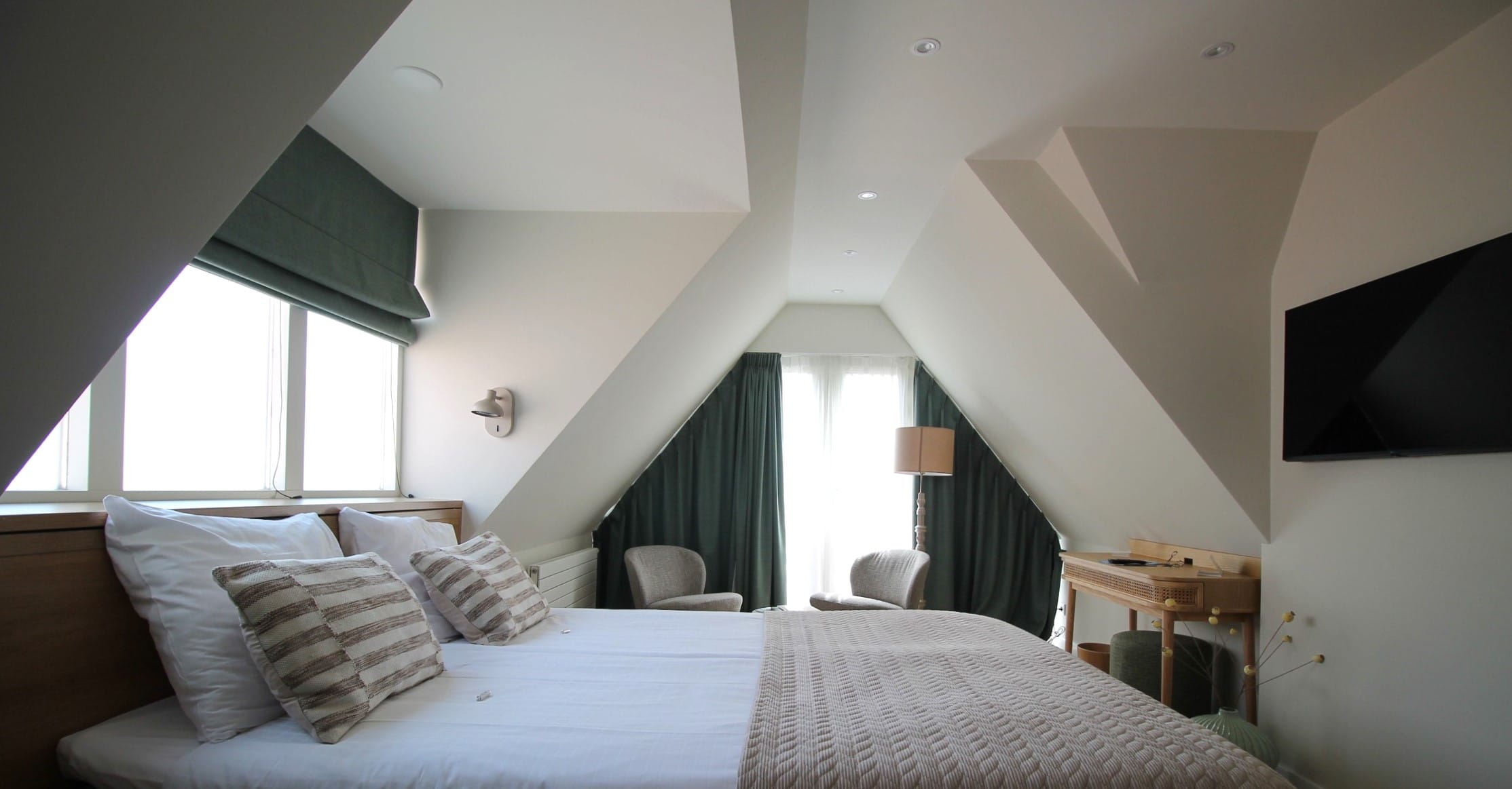 Komfortabel renoviert mit Balkon und Meerblick: Zimmer im Best Western Beach Hotel Bergen aan Zee.