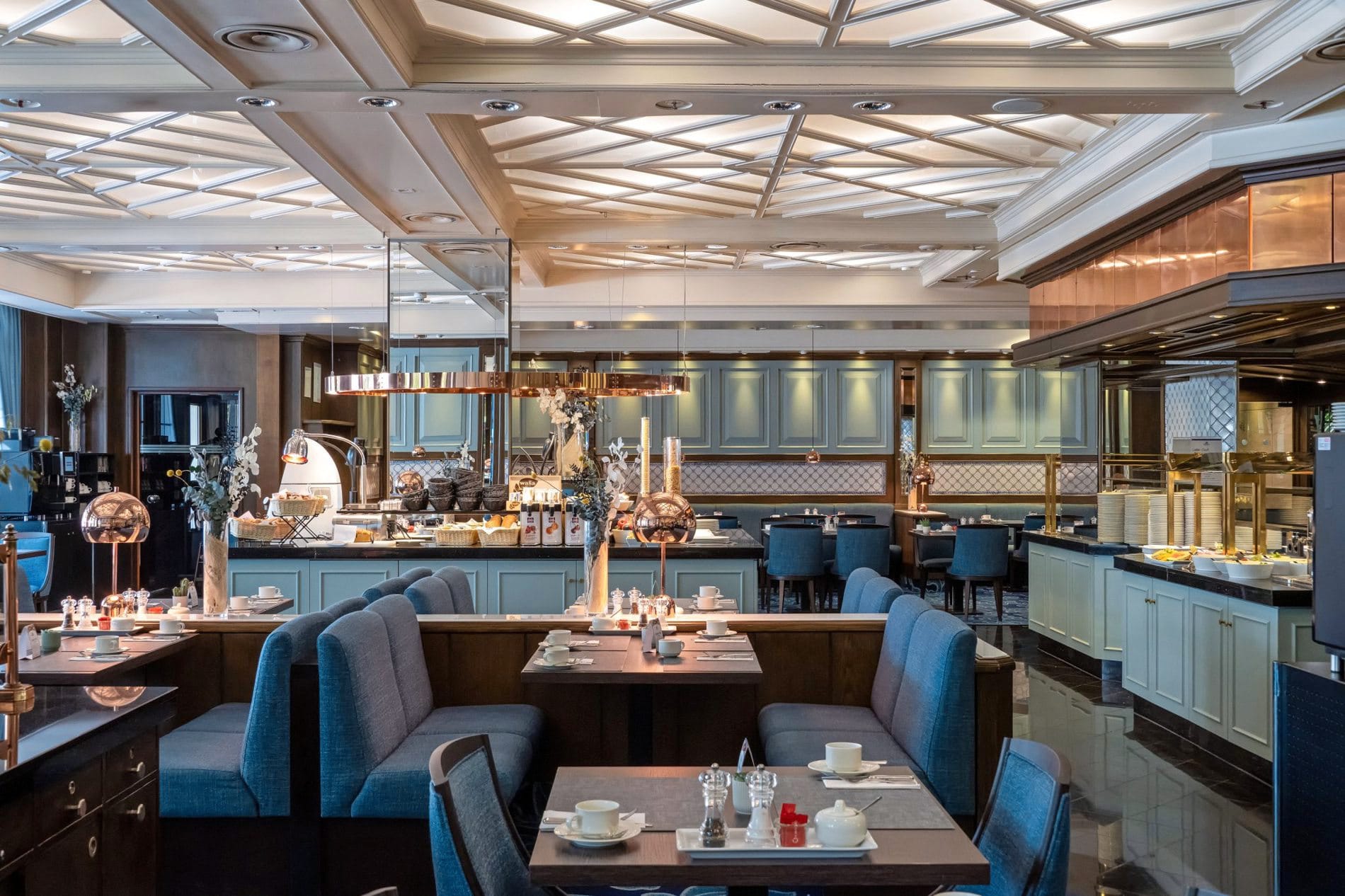 New Look: Lobby, Loungebereich und Frühstücksrestaurant des Maritim Hotels Darmstadt zeigen sich ab sofort in Blau-Grau-Tönen.
