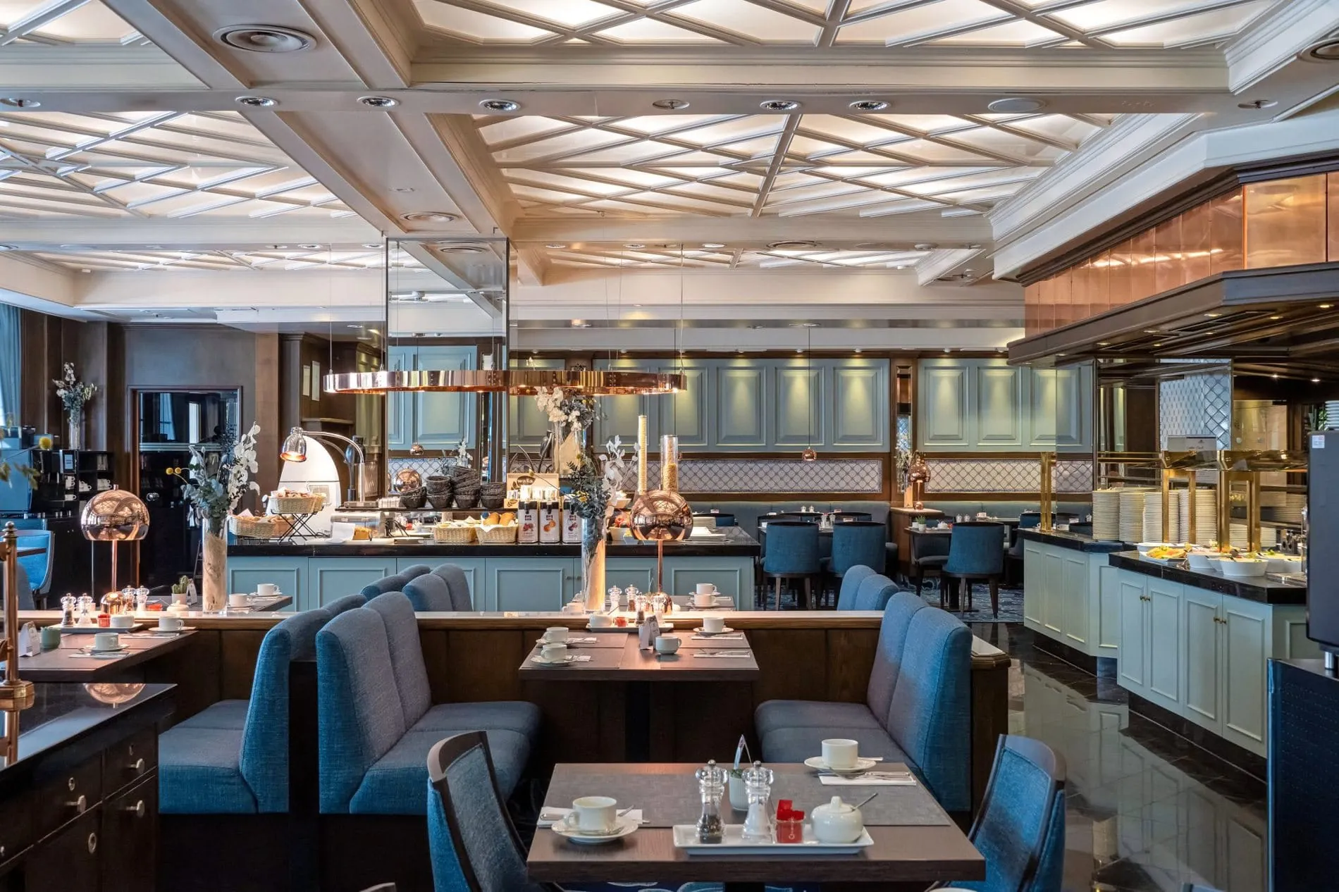 New Look: Lobby, Loungebereich und Frühstücksrestaurant des Maritim Hotels Darmstadt zeigen sich ab sofort in Blau-Grau-Tönen.