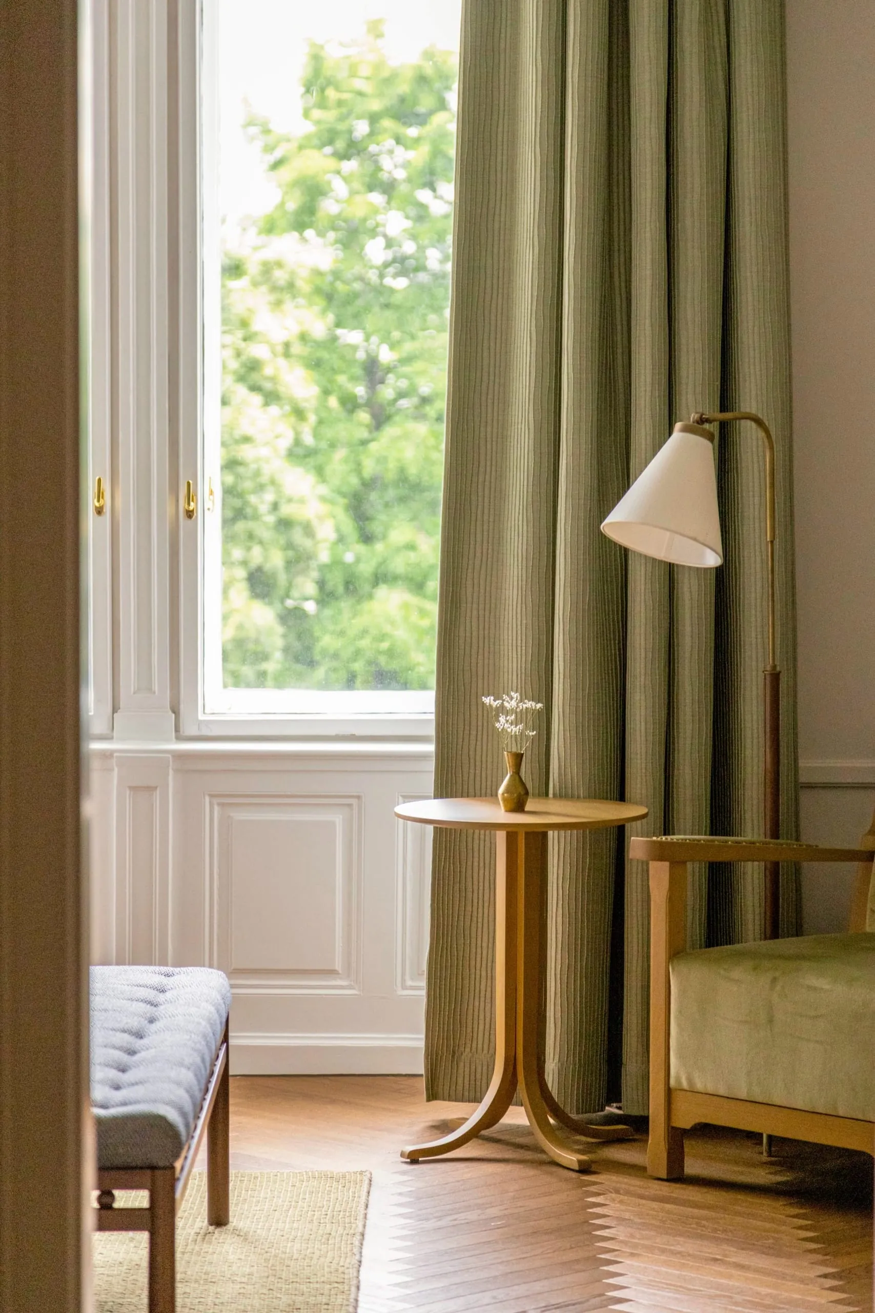 Die Zimmer und Suiten orientieren sich gestalterisch an den Wiener Stadthäusern des 19. Jahrhunderts.