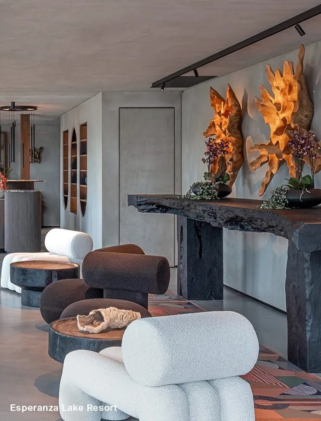 Das Interior des Esperanza Lake Resort nahe Vilnius folgt den Prinzipien des Wabi-Sabi.