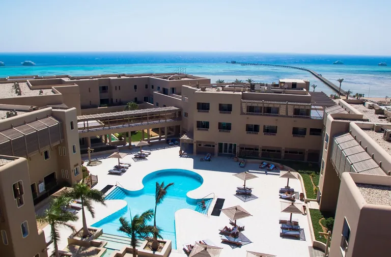 Breakers Diving and Surfing Lodge; Soma Bay