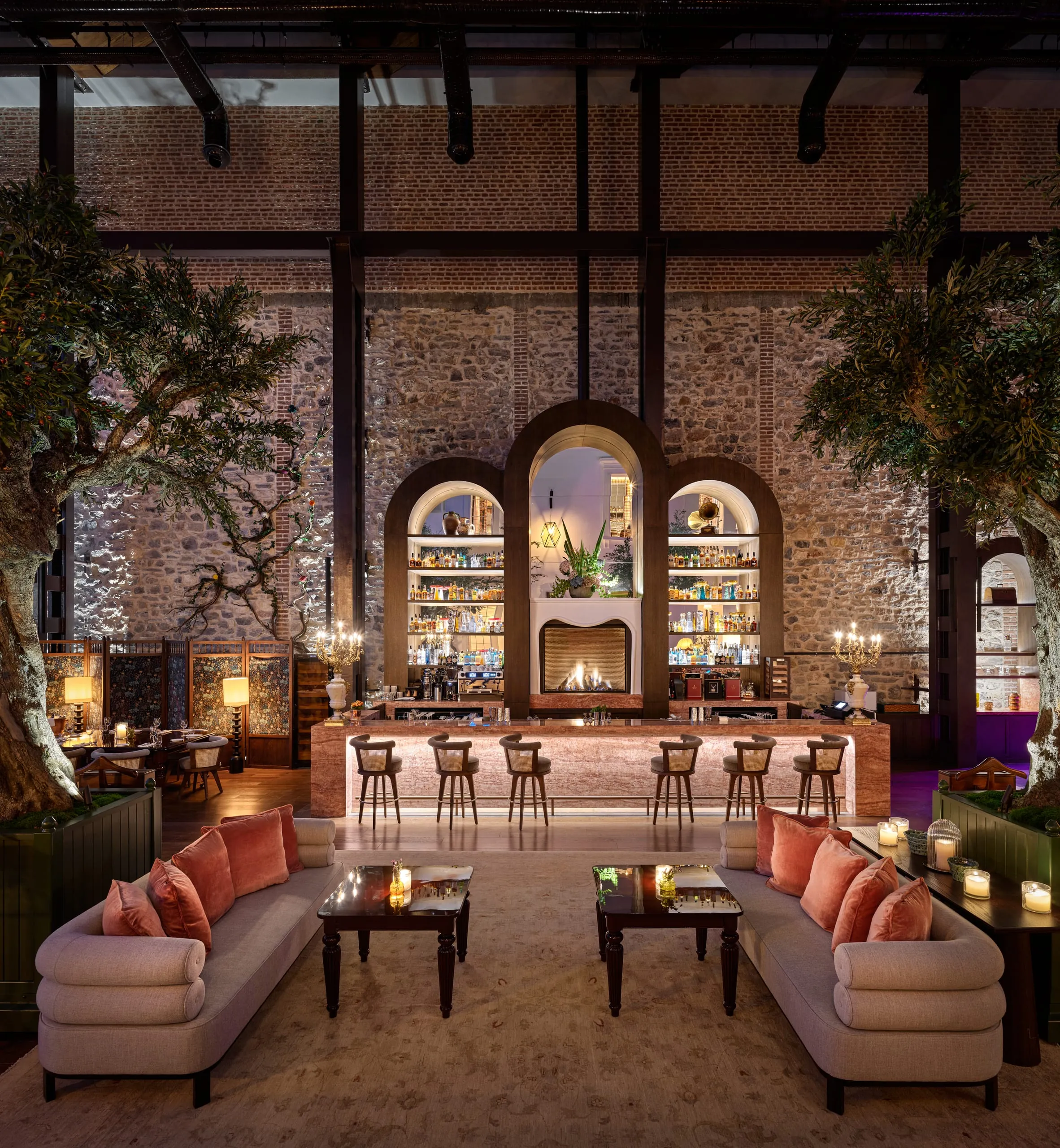 Little House: Entspanntes Fine-Dining-Restaurant im ehemaligen Königsgarten mit saisonalen, regionalen Zutaten. Die Bar bietet klassische Cocktails mit modernem Akzent.