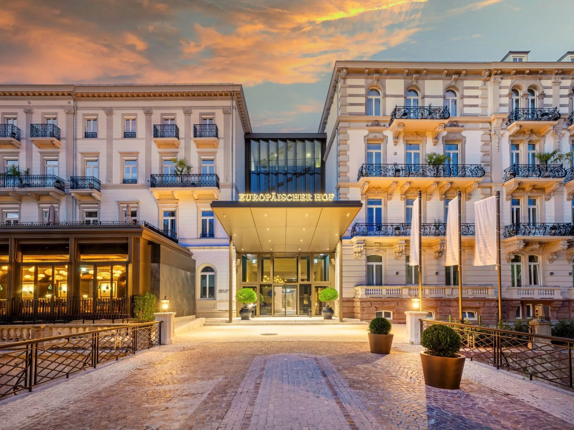 Nach mehrjähriger Renovierung hat Steigenberger sein Gründungshotel, den Europäischen Hof in Baden-Baden, feierlich wiedereröffnet.
