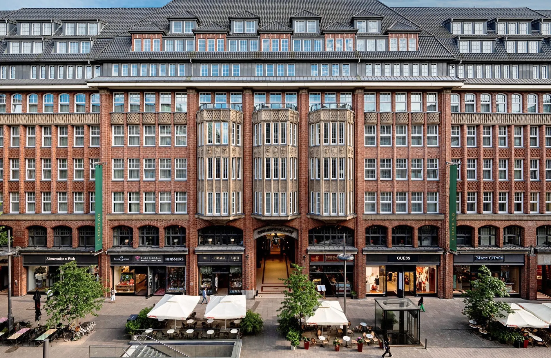 Das Conrad Hamburg im historischen Levantehaus hat sein Opening mit einer festlichen Gala zelebriert.
