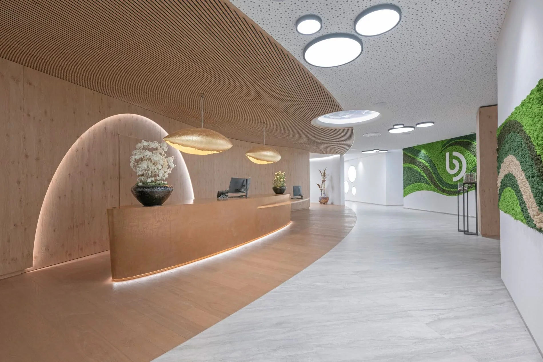 Das neue Buff Medical Resort in Konstanz umfasst mehr als 20.000 Quadratmetern. Ab dem ersten Stockwerk wurde es in Holzbauweise errichtet.