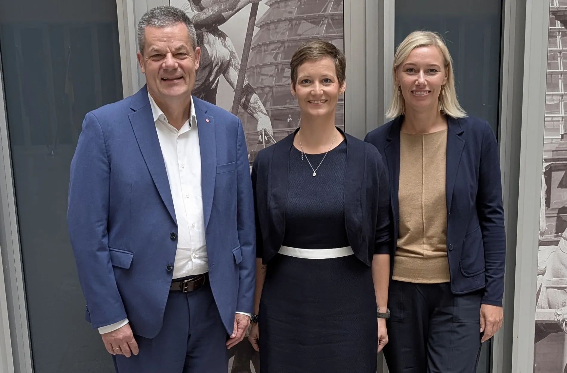 Das Team der DEHOGA Deutsche Hotelklassifizierung GmbH: Referentin Kristin Panagiotakis (rechts), Geschäftsführerin Christin Neumann (mitte) und Geschäftsführer Markus Luthe.