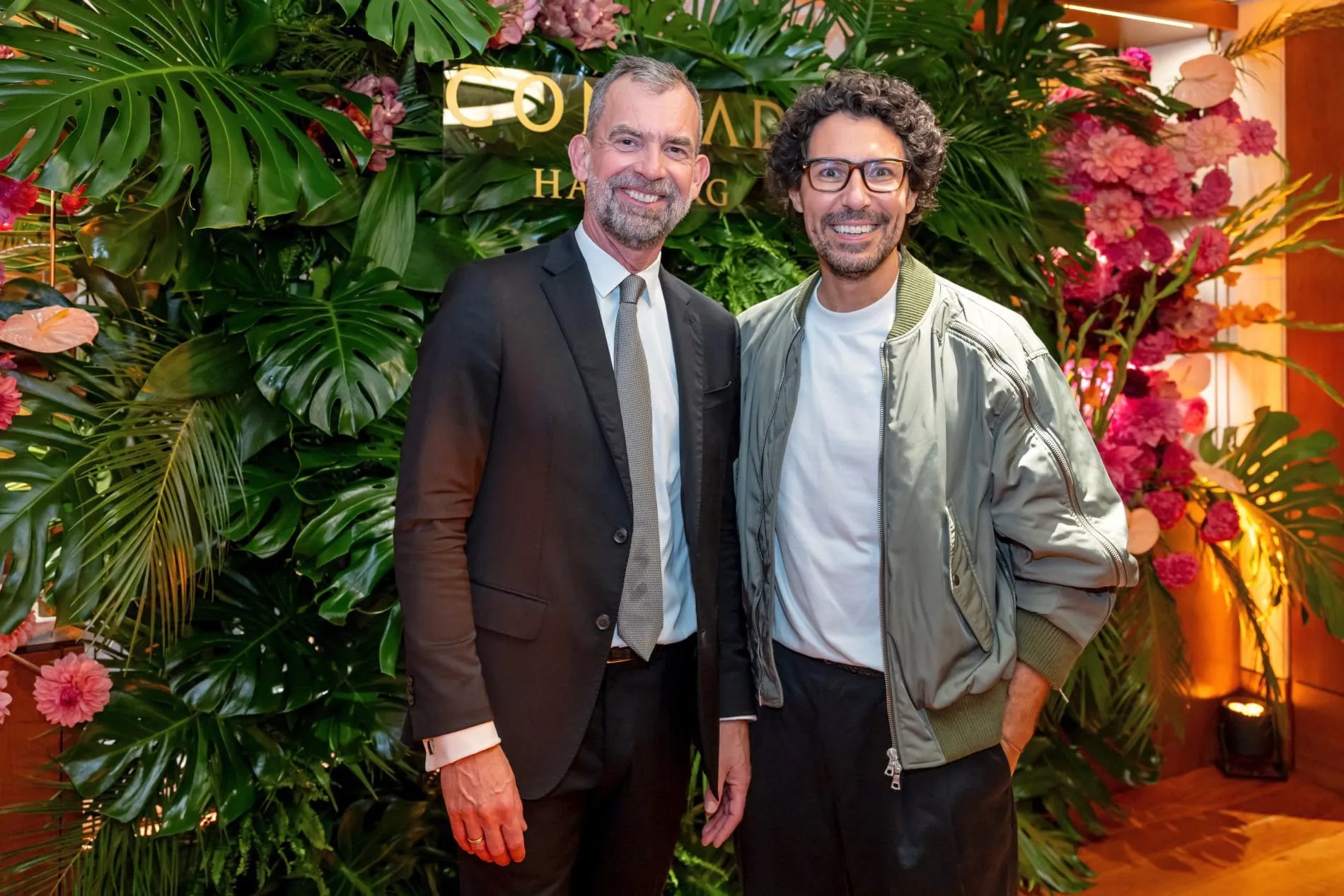 Opening-Gala: (von links) Jörg Frehse, CEO MHP Hotel AG, mit Make-up Artist Boris Entrup.