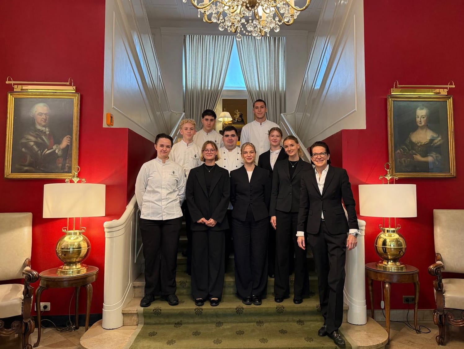 Mit Begeisterung und Engagement: Neun Azubis treten ihre Laufbahn im Europäischen Hof Heidelberg an.