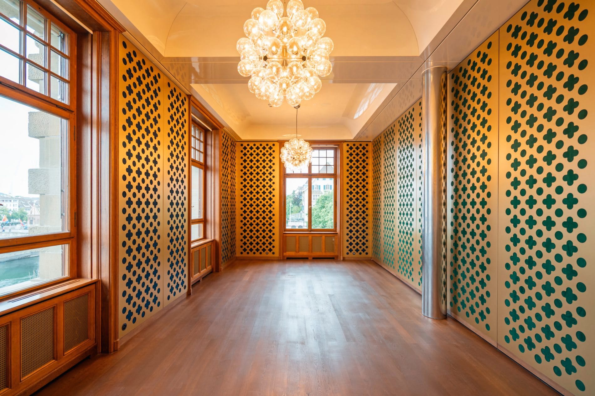 Hingucker: Die Lampen „Taraxacum Designed by Achille Castiglioni“. Castiglioni war ein bekannter, italienischer Industriedesigner.