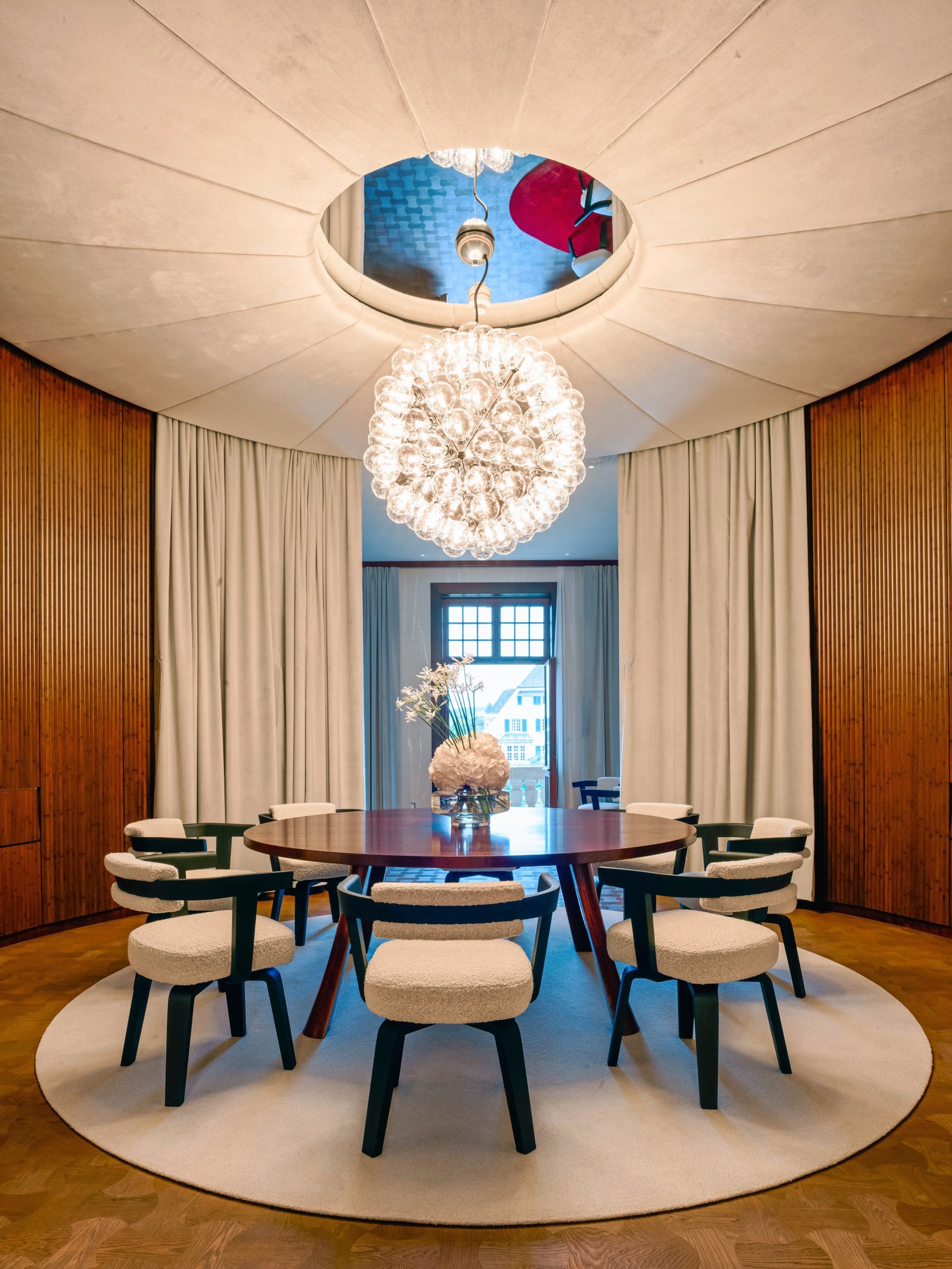 Blick in den Wohnraum der 240 Quadratmeter großen „Suite des Rois“.