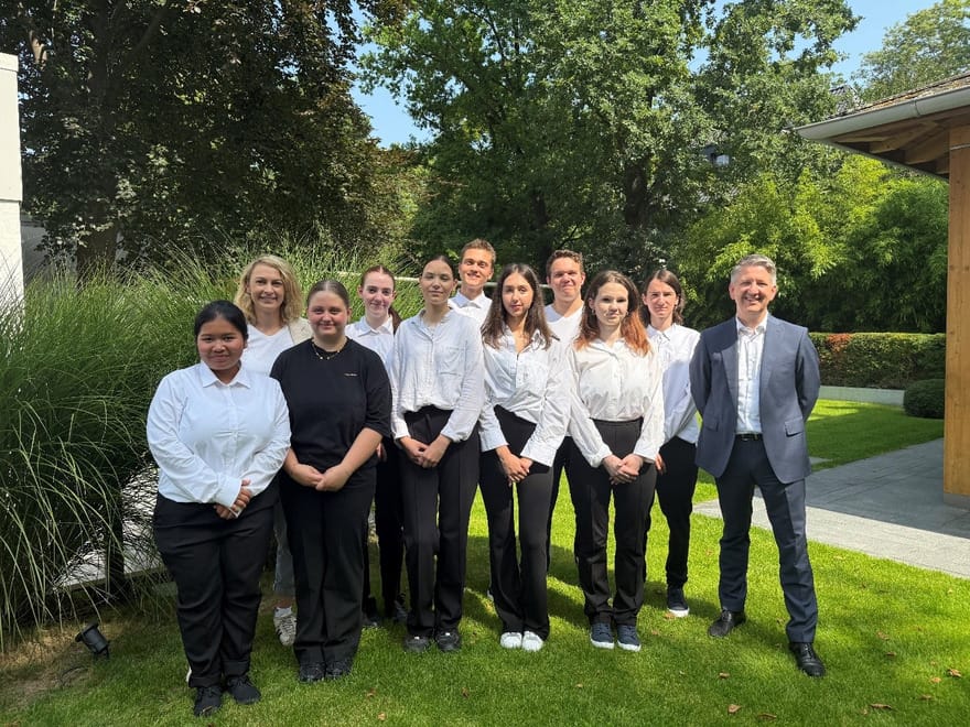 Mit voller Energie ins neue Ausbildungsjahr: 13 Nachwuchstalente beginnen ihre Karriere im Best Western Premier Parkhotel Kronsberg und im Best Western Hotel Der Föhrenhof in Hannover.