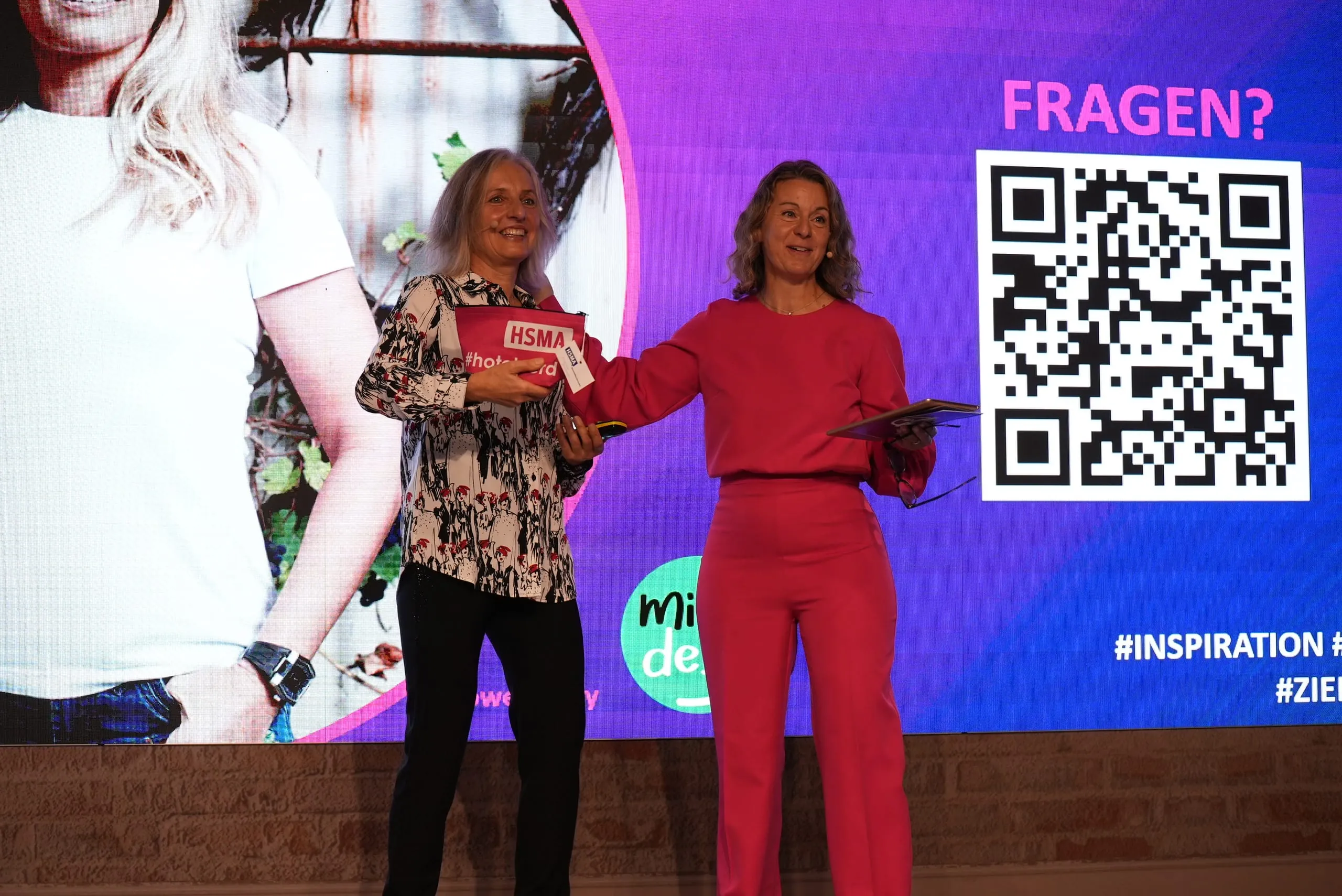 HSMA Day 2025: Triathletin Natascha Badmann (links) mit Alexandra Weber auf der Bühne.