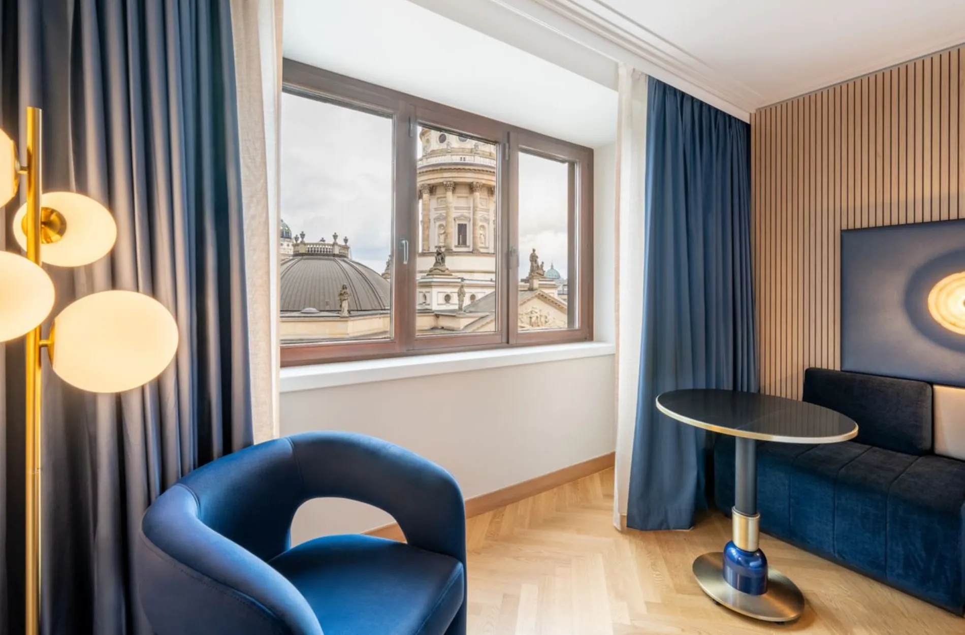 ... mit Blick auf den Berliner Dom.