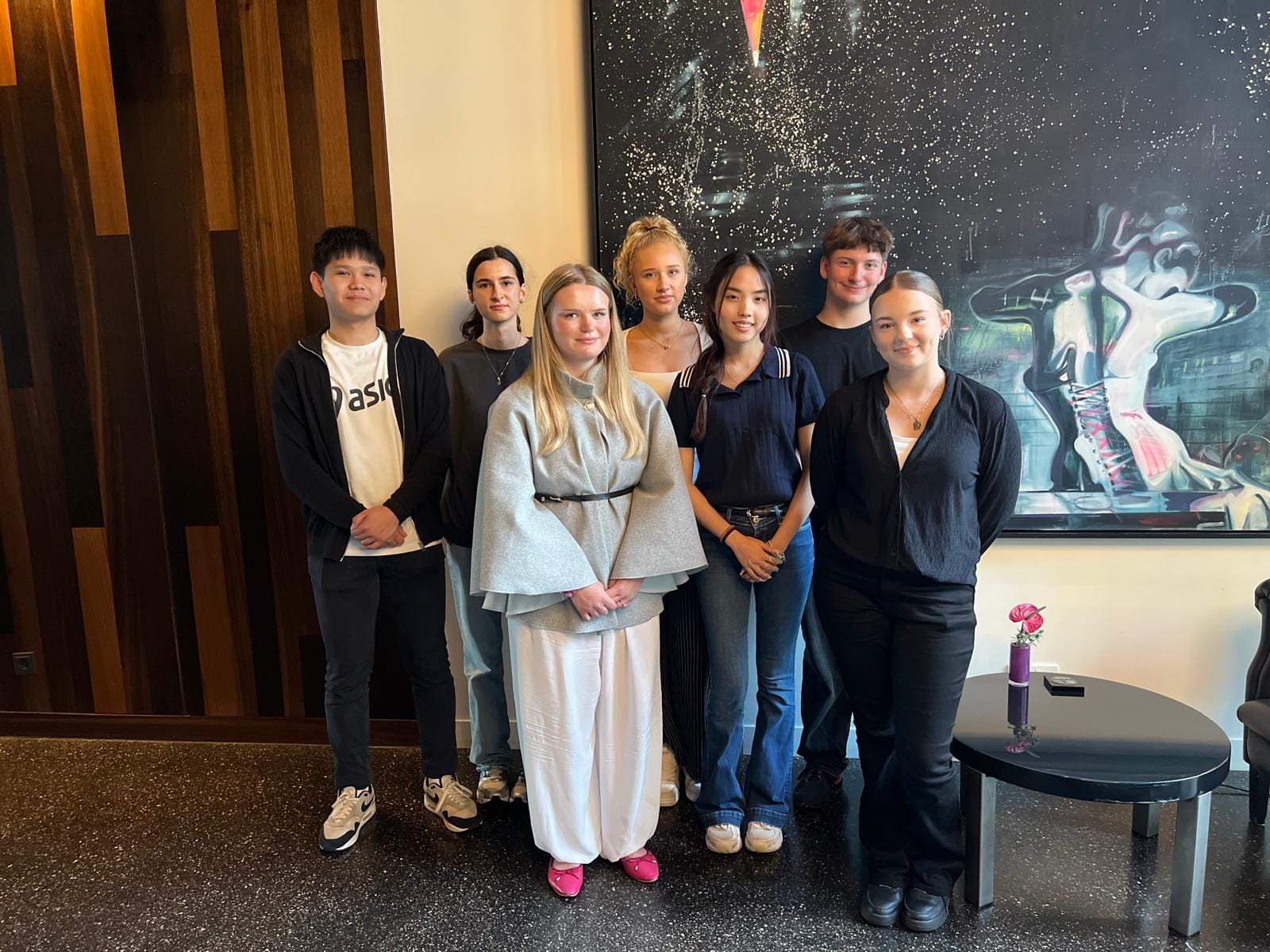 Moin Hamburg, moin Zukunft: Sieben Azubis starten bei Hotel Hafen Hamburg durch.