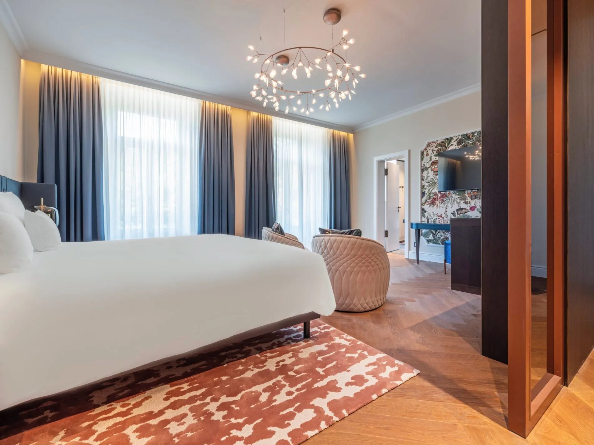 Nach mehrjähriger Renovierung hat Steigenberger sein Gründungshotel, den Europäischen Hof in Baden-Baden, feierlich wiedereröffnet.