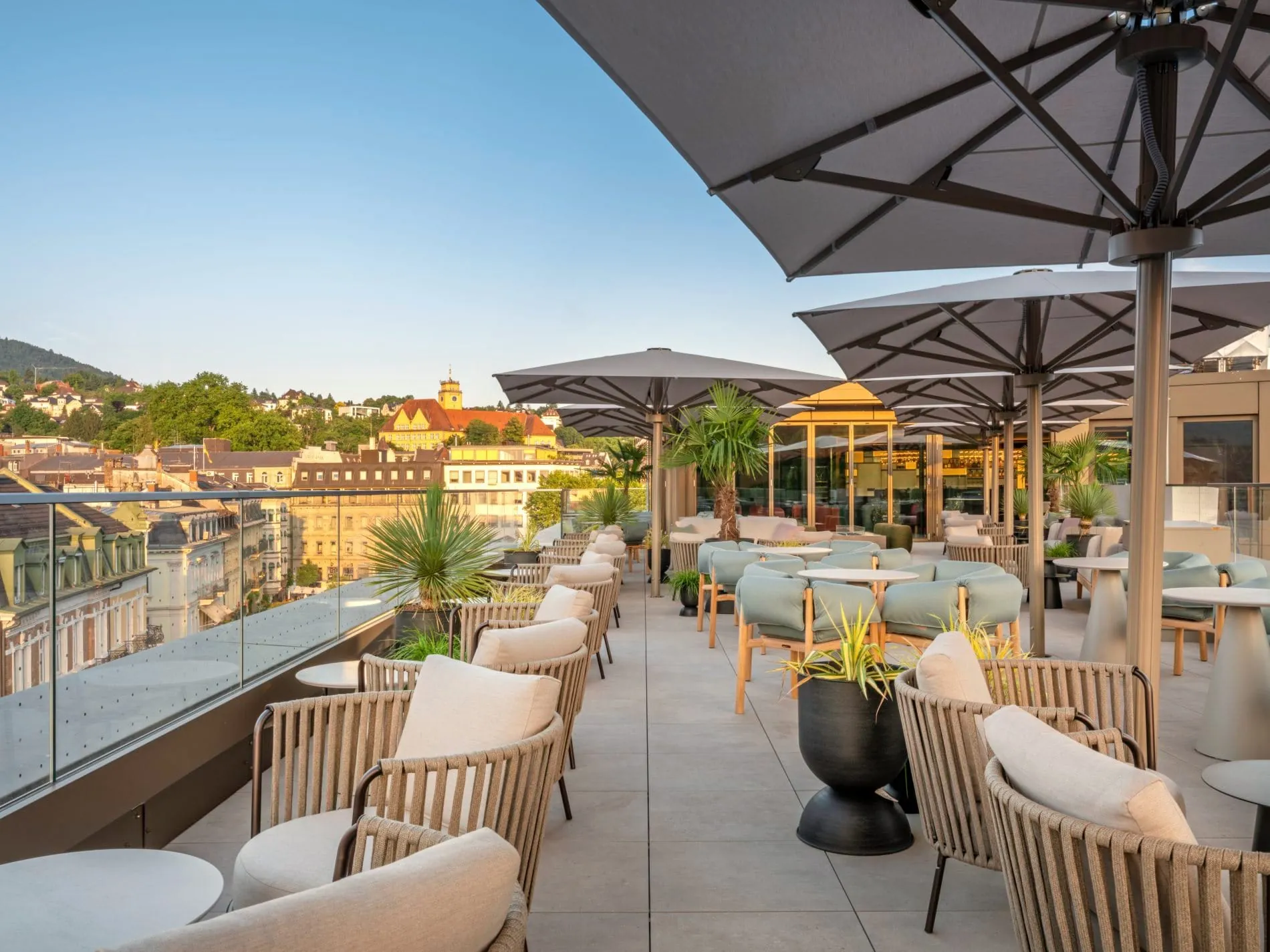 Nach mehrjähriger Renovierung hat Steigenberger sein Gründungshotel, den Europäischen Hof in Baden-Baden, feierlich wiedereröffnet.