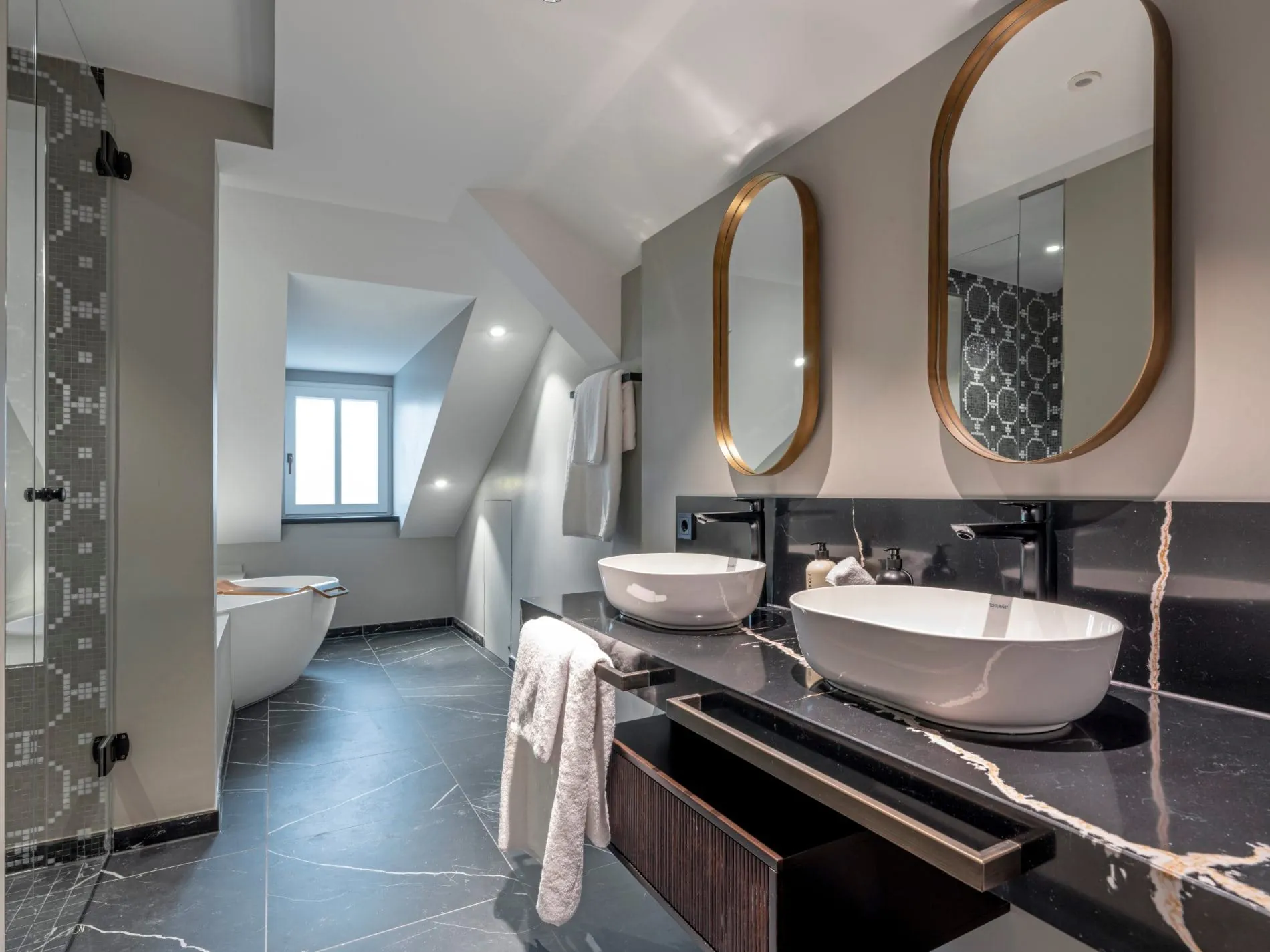 Nach mehrjähriger Renovierung hat Steigenberger sein Gründungshotel, den Europäischen Hof in Baden-Baden, feierlich wiedereröffnet.