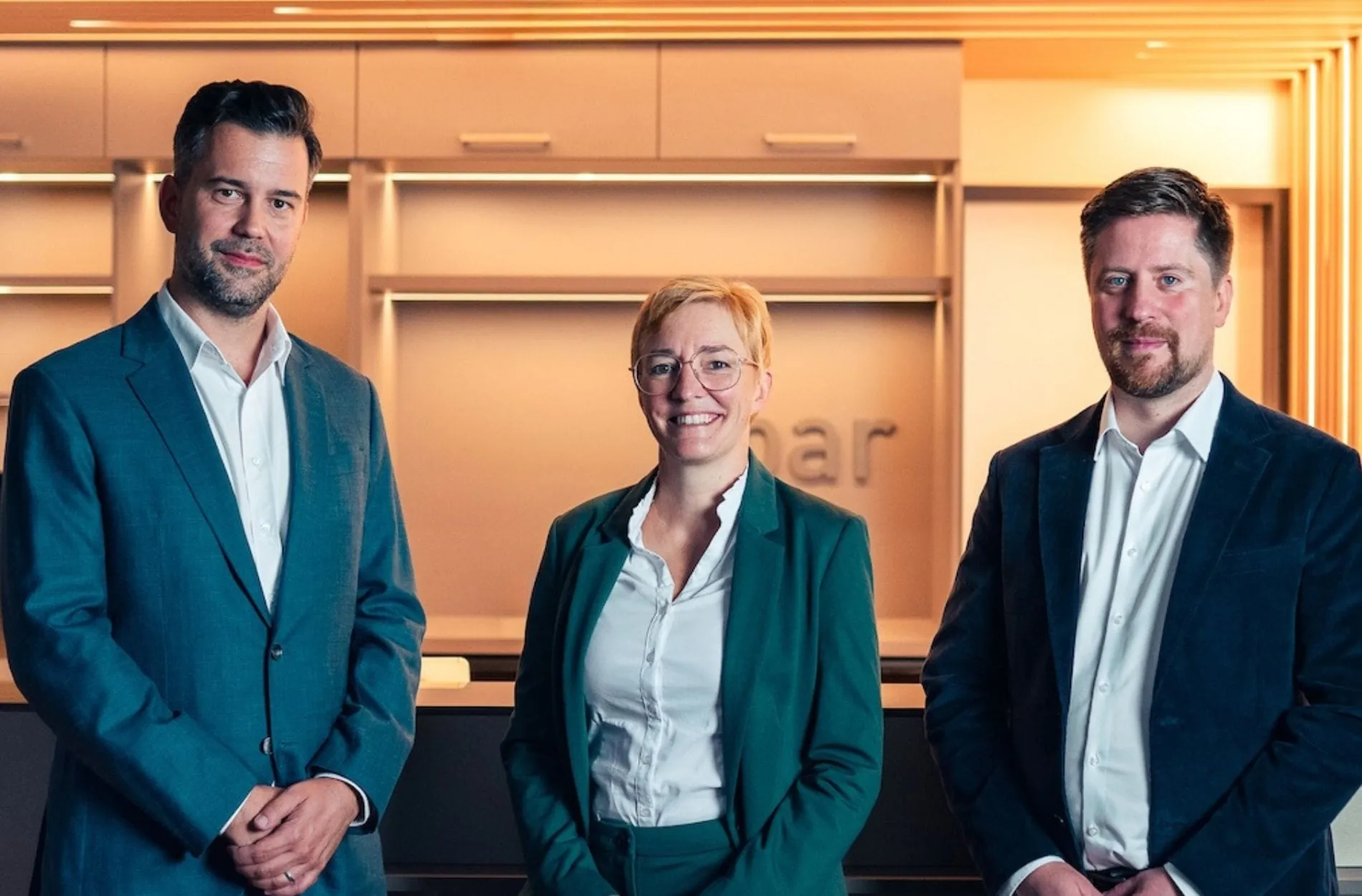 Neu im B&B-Führungsteam: (von links) Deniel Frey, Chief Commercial Officer, Jana Warken, Director People und Karsten Tremmel, Chief Information Officer.