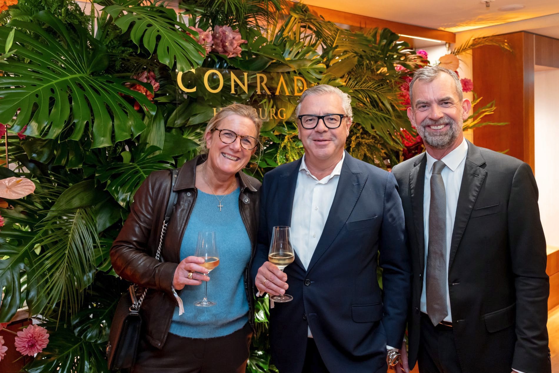 Opening-Gala: (von links) Pamela und Thomas Collien, St. Pauli Theater, mit Jörg Frehse.