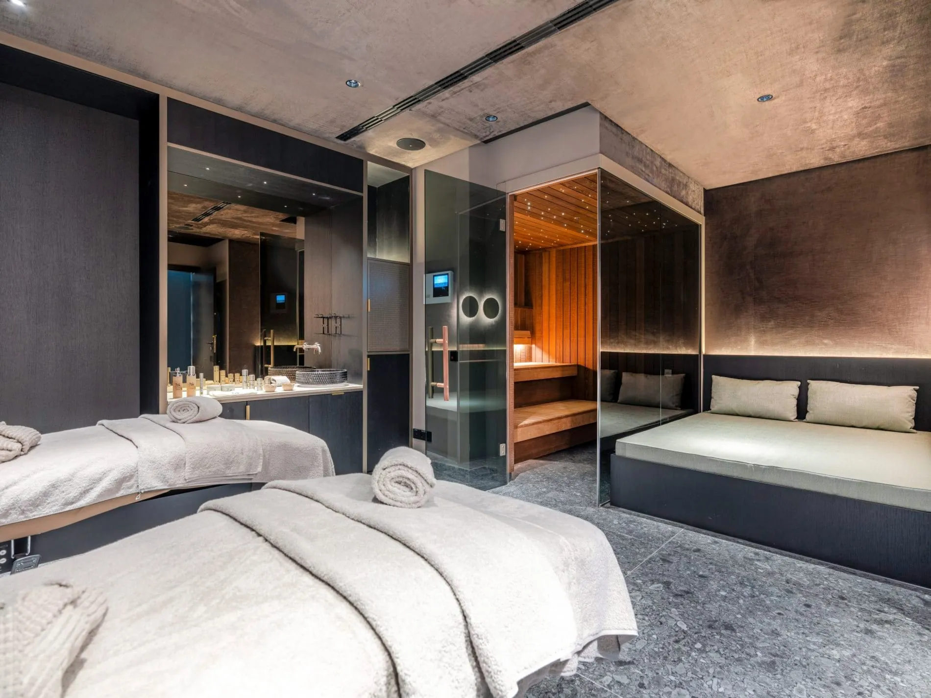 Nach mehrjähriger Renovierung hat Steigenberger sein Gründungshotel, den Europäischen Hof in Baden-Baden, feierlich wiedereröffnet.