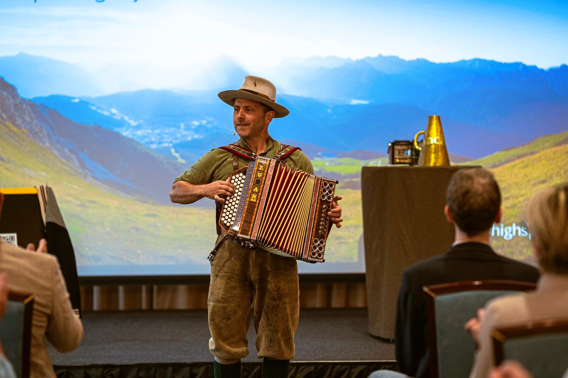 Impressionen vom SpaCamp 2025: Jodelkurs mit Thomas Reitsamer alias Toni.