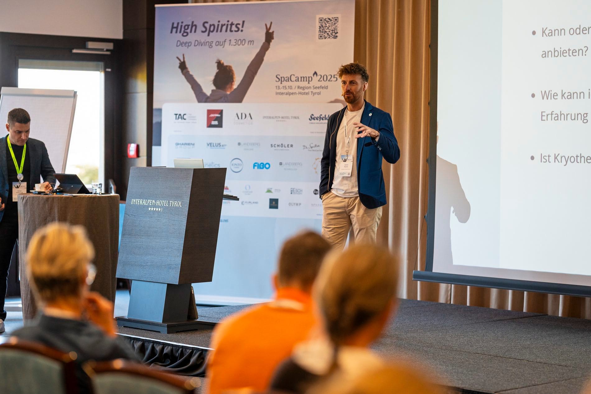 Impressionen vom SpaCamp 2025: Stefan Rainer von Starpool Deutschland hinterfragte, ob Kryotherapie schon Longevity ist.